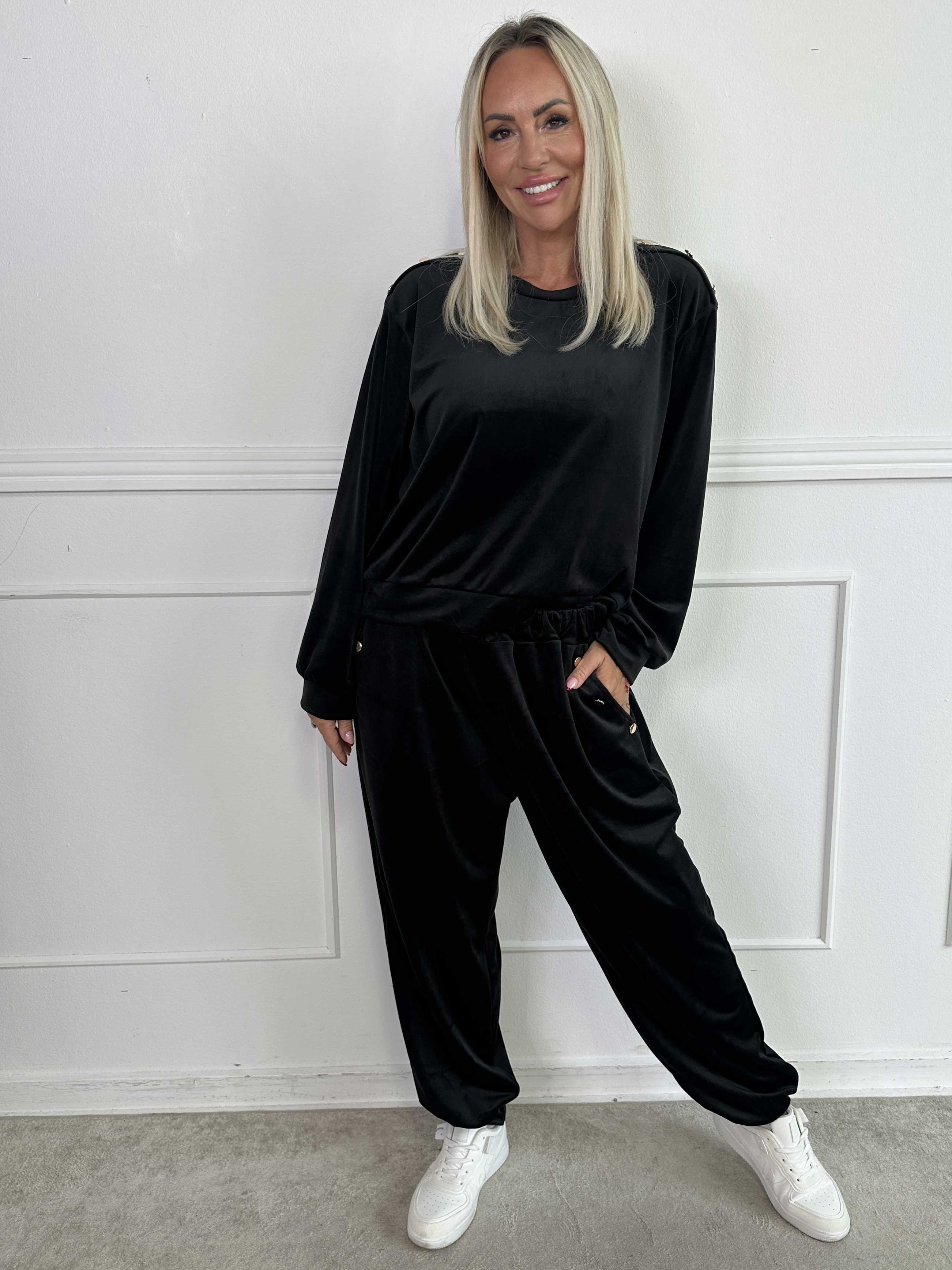 Arina - Mjukisset i velour med guldknappar
