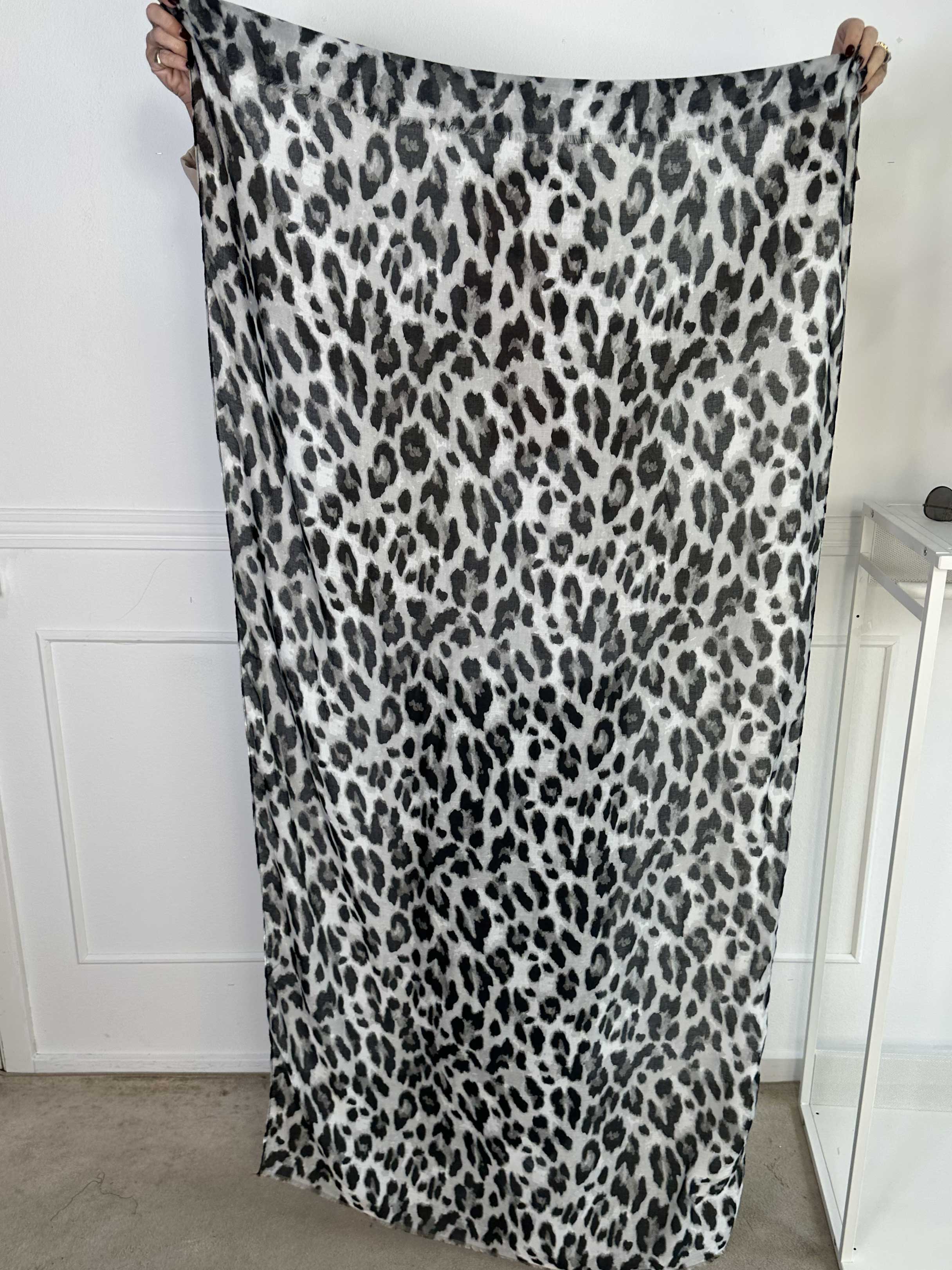 Arizona - Lätt scarf i leopardmönster