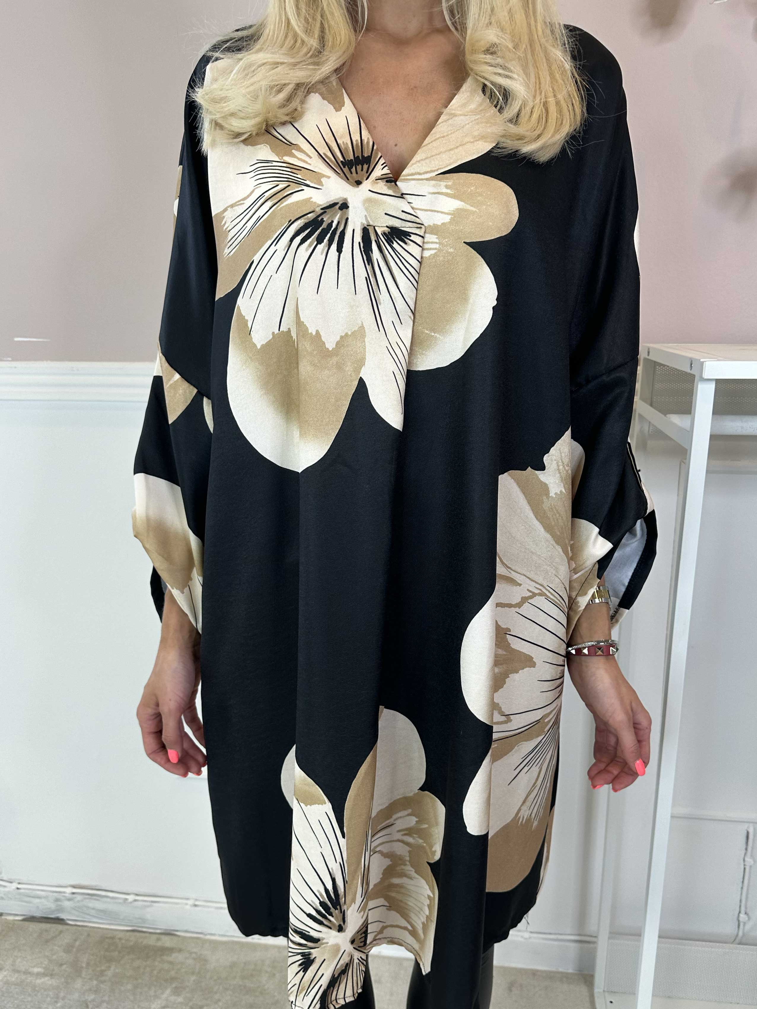 Aya L/S - Söt klänning i viskos med blommor