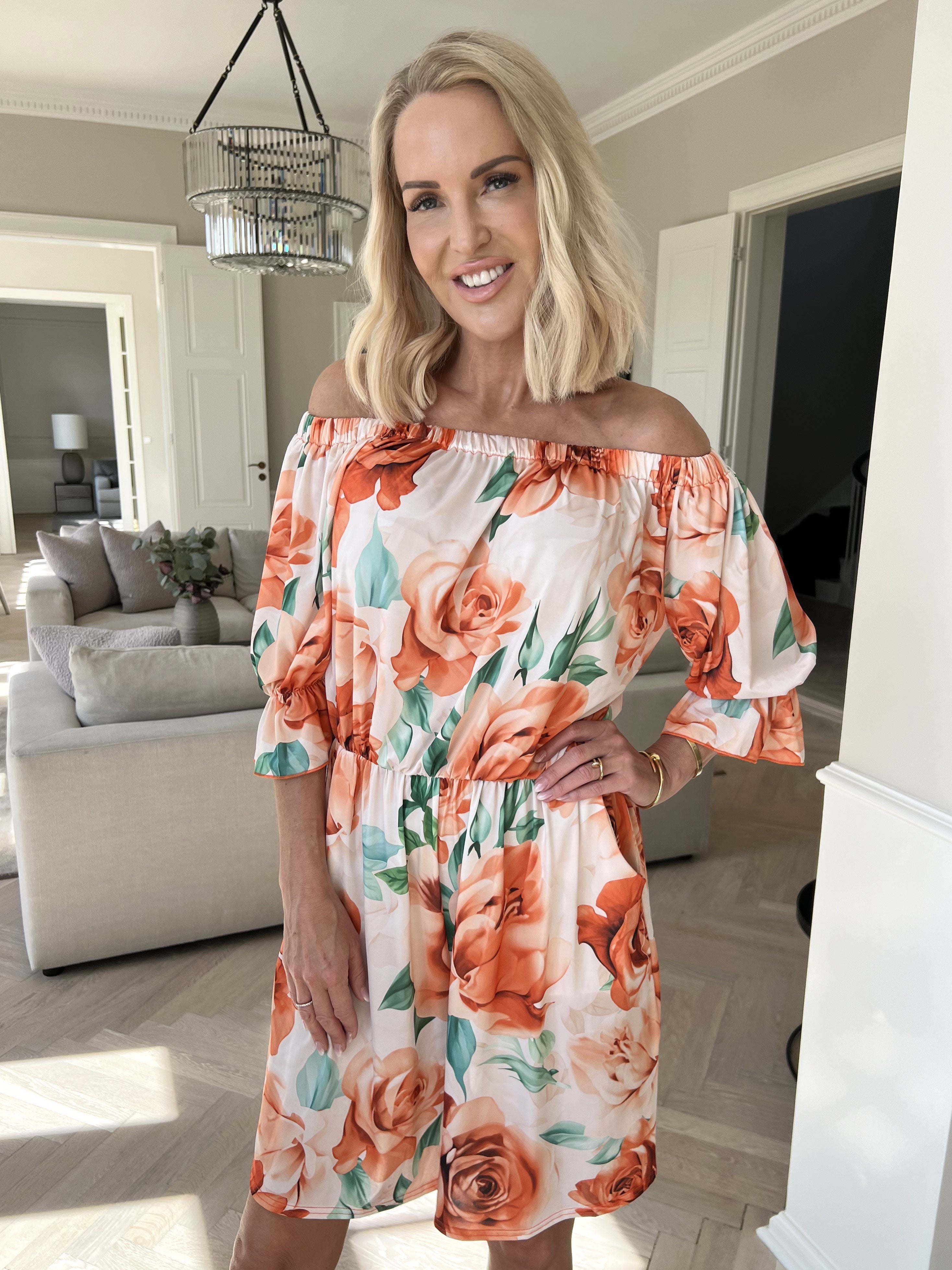 Ayla Playsuit - Elastisk blommig byxdräkt