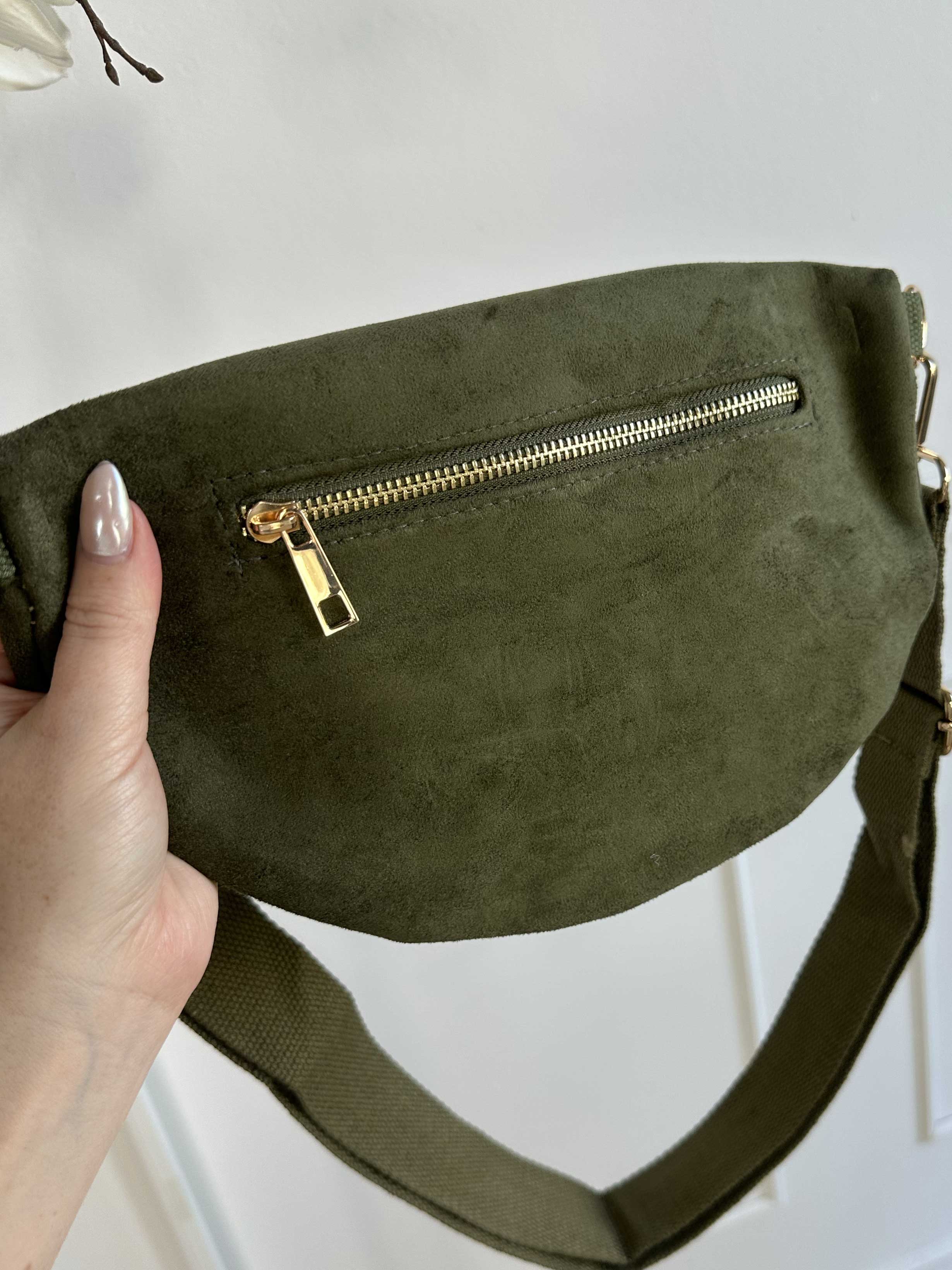Belicia - Liten crossbody-väska i mockalook