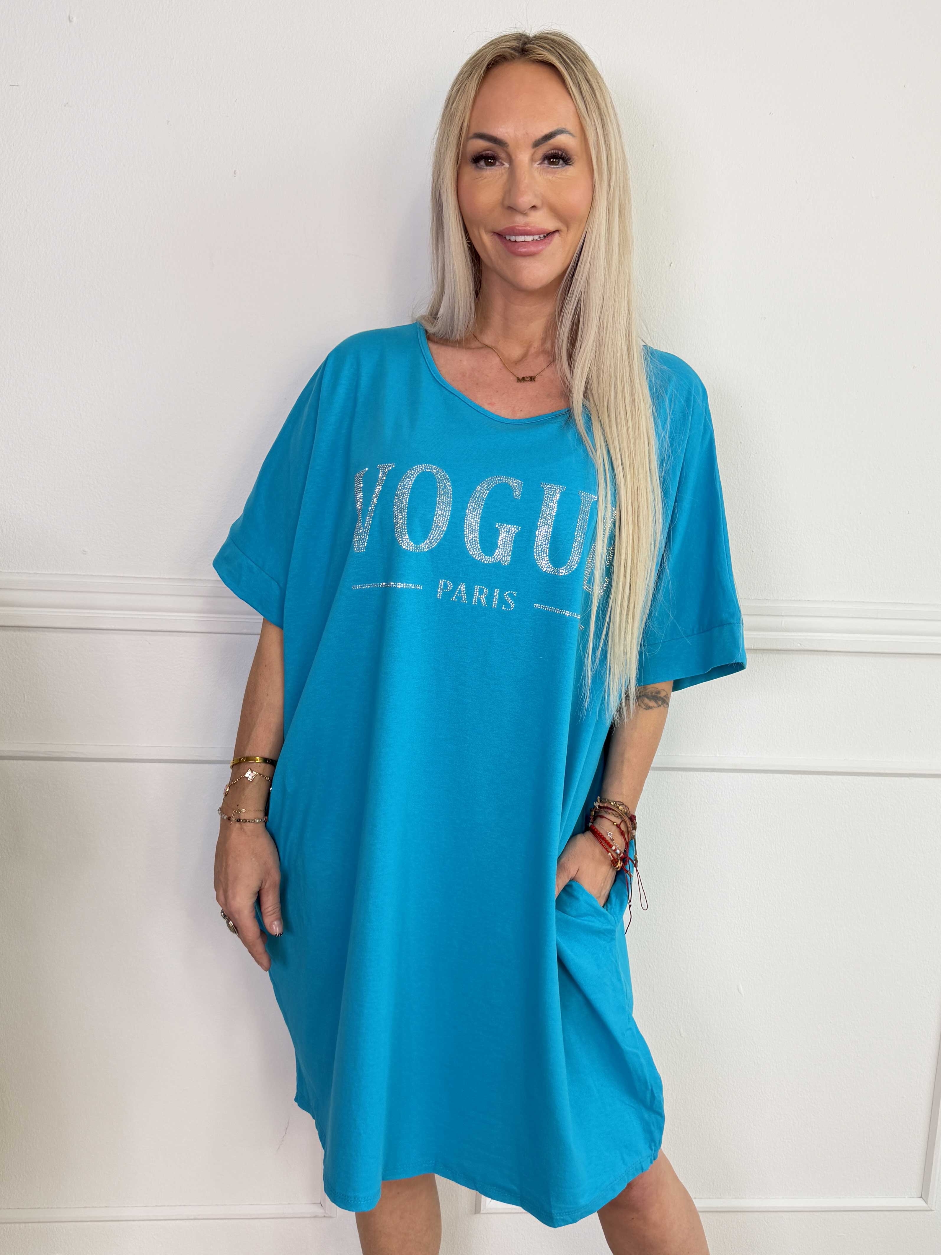 Berna - T-shirtkjole i bomuld med lommer og glimtende “VOGUE”-detalje