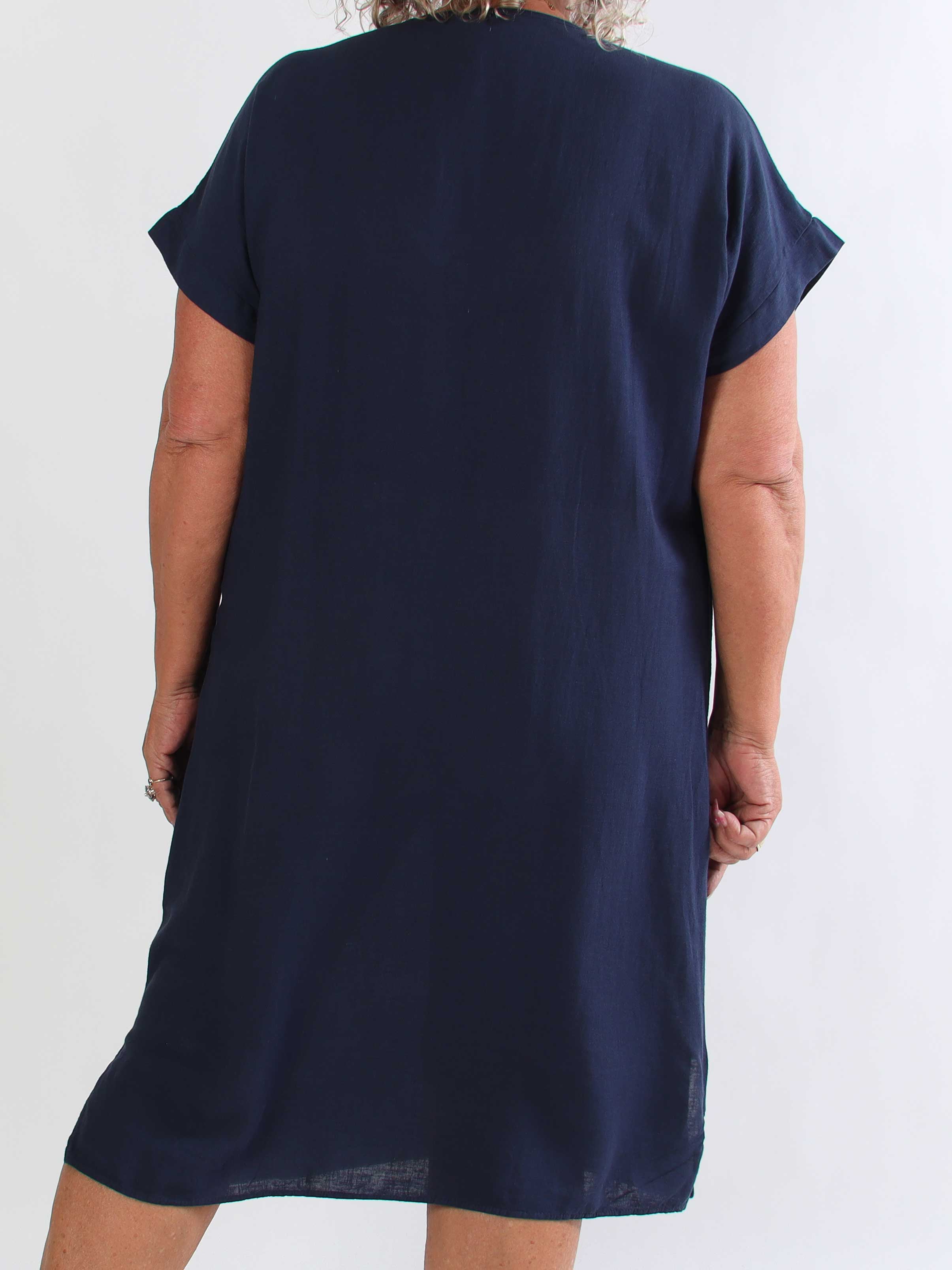 Bibbi - Løs plus size t-shirtkjole i en viskose- og hørblanding med lommer foran