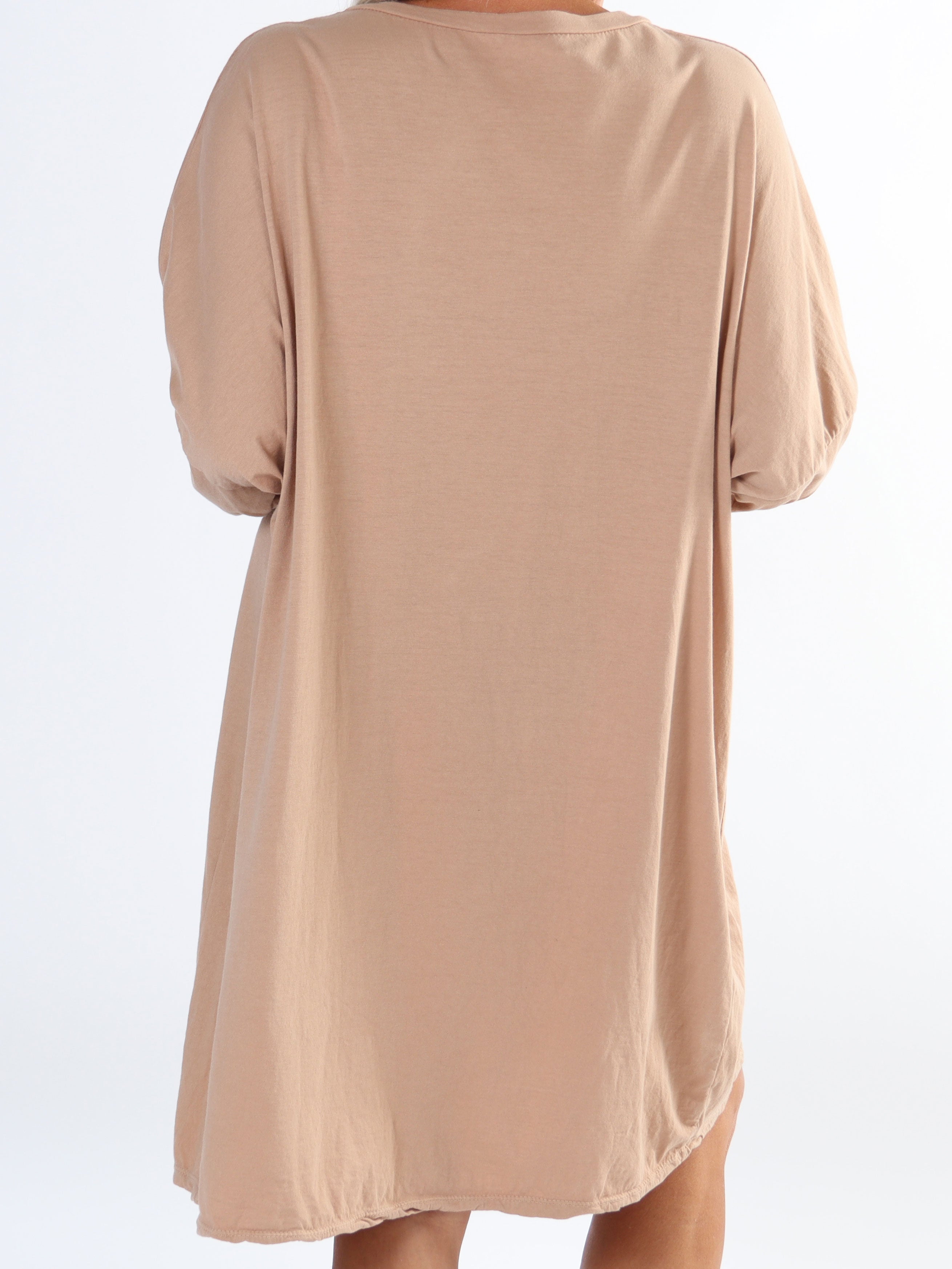 Bree Long Sleeve - Plus size klänning i bomull med guldtext framtill