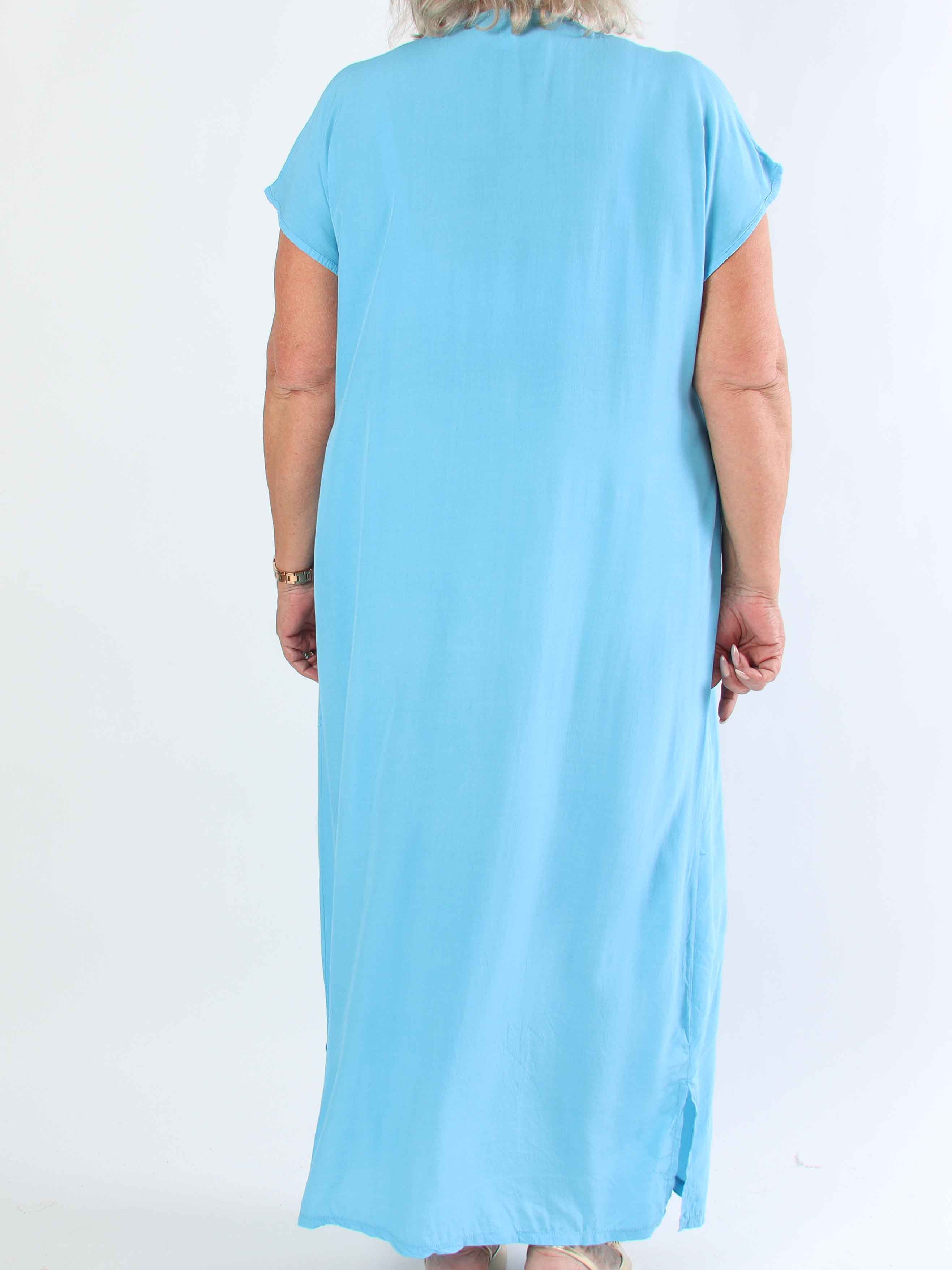 Briseis - Lång luftig plus size klänning i viskos med v-skärning