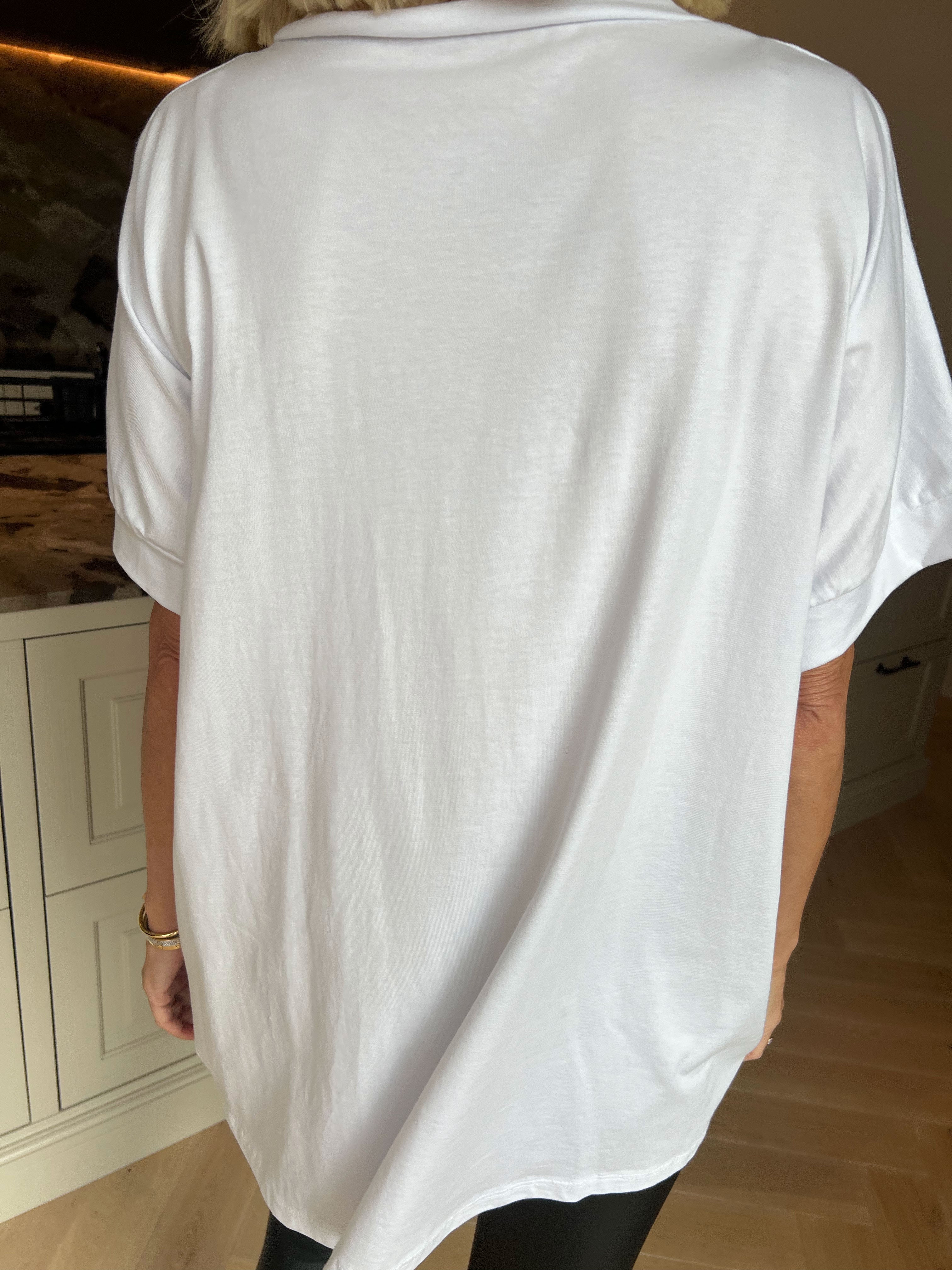 Carna - T-shirt i bomuld med VOGUE på brystet med fine similisten og nitter