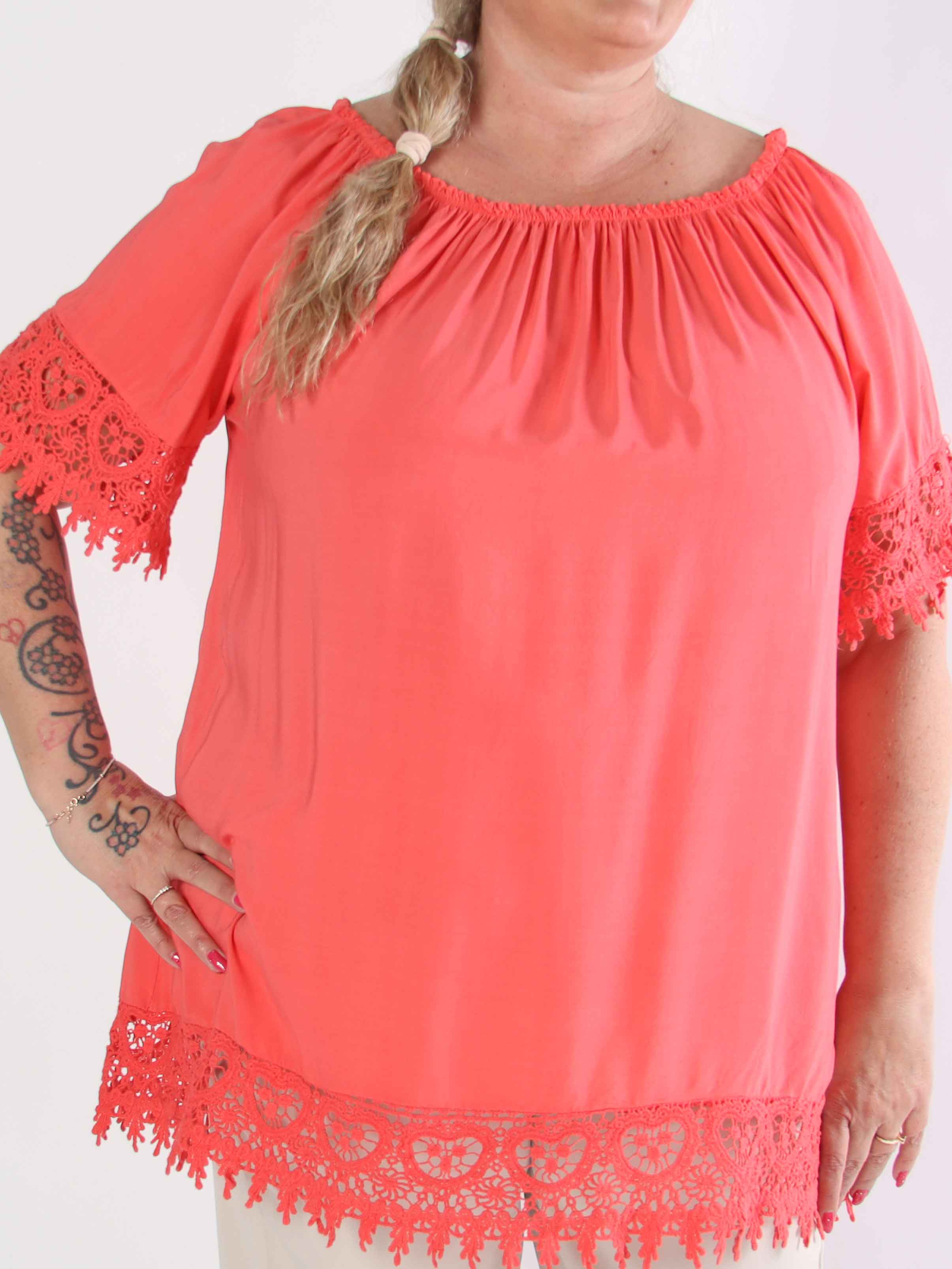 Carnelia - Tunikaklänning i viskos i plus size med broderade kanter