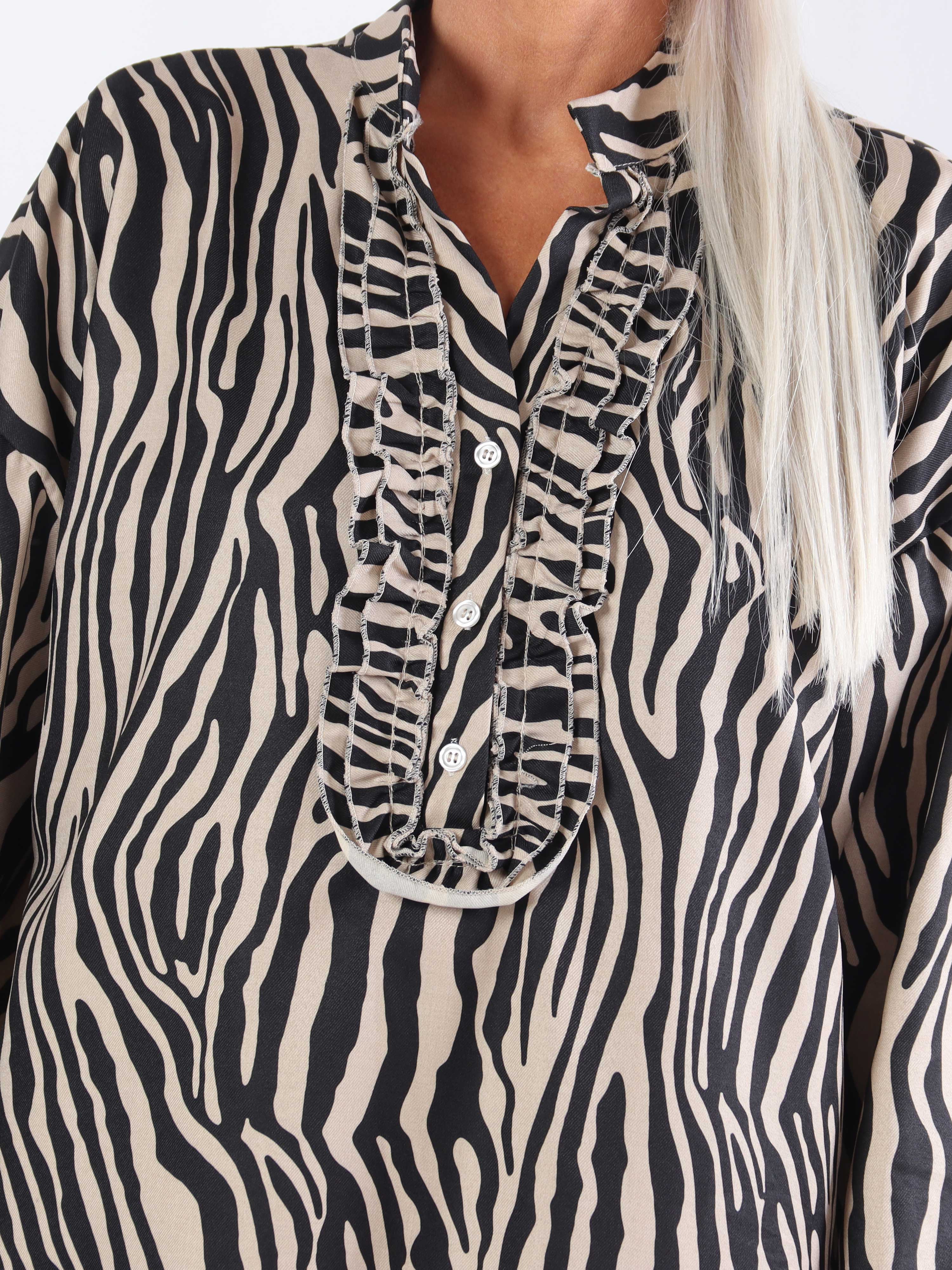 Cassia Animal - Tunikaklänning i plus size med volanger vid bröstet