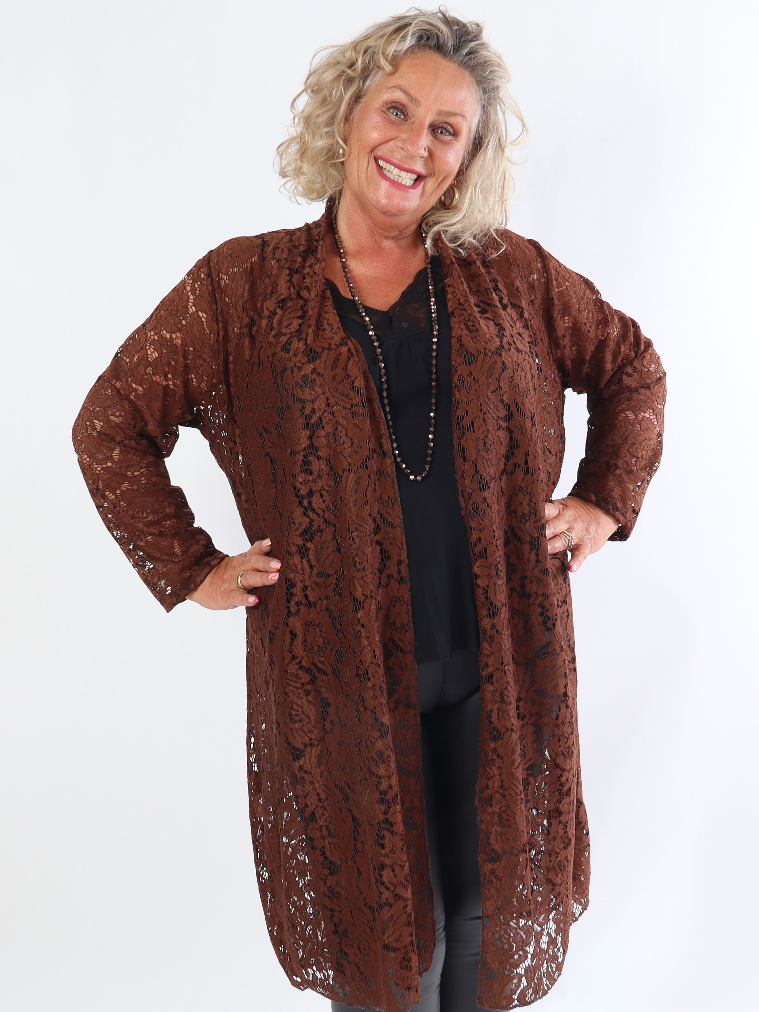 Cece - Plus size-kofta i mjuk spets med stretch