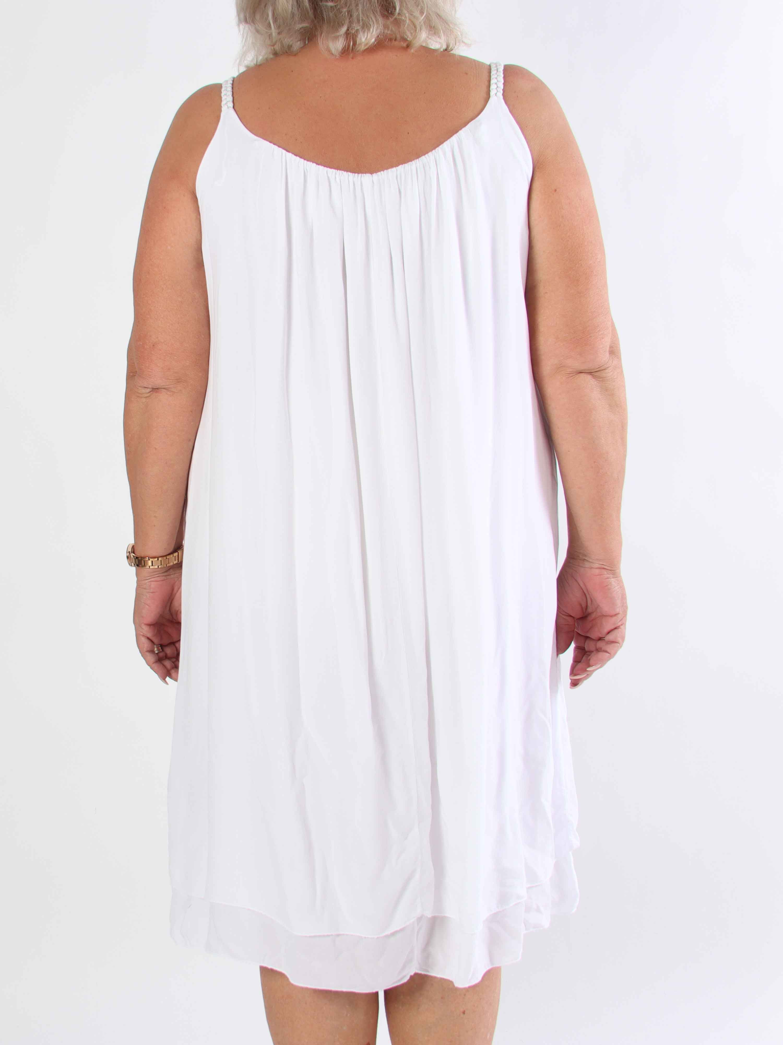 Chalkis - Plus size klänning i mjuk viskos med flätade axelremmar