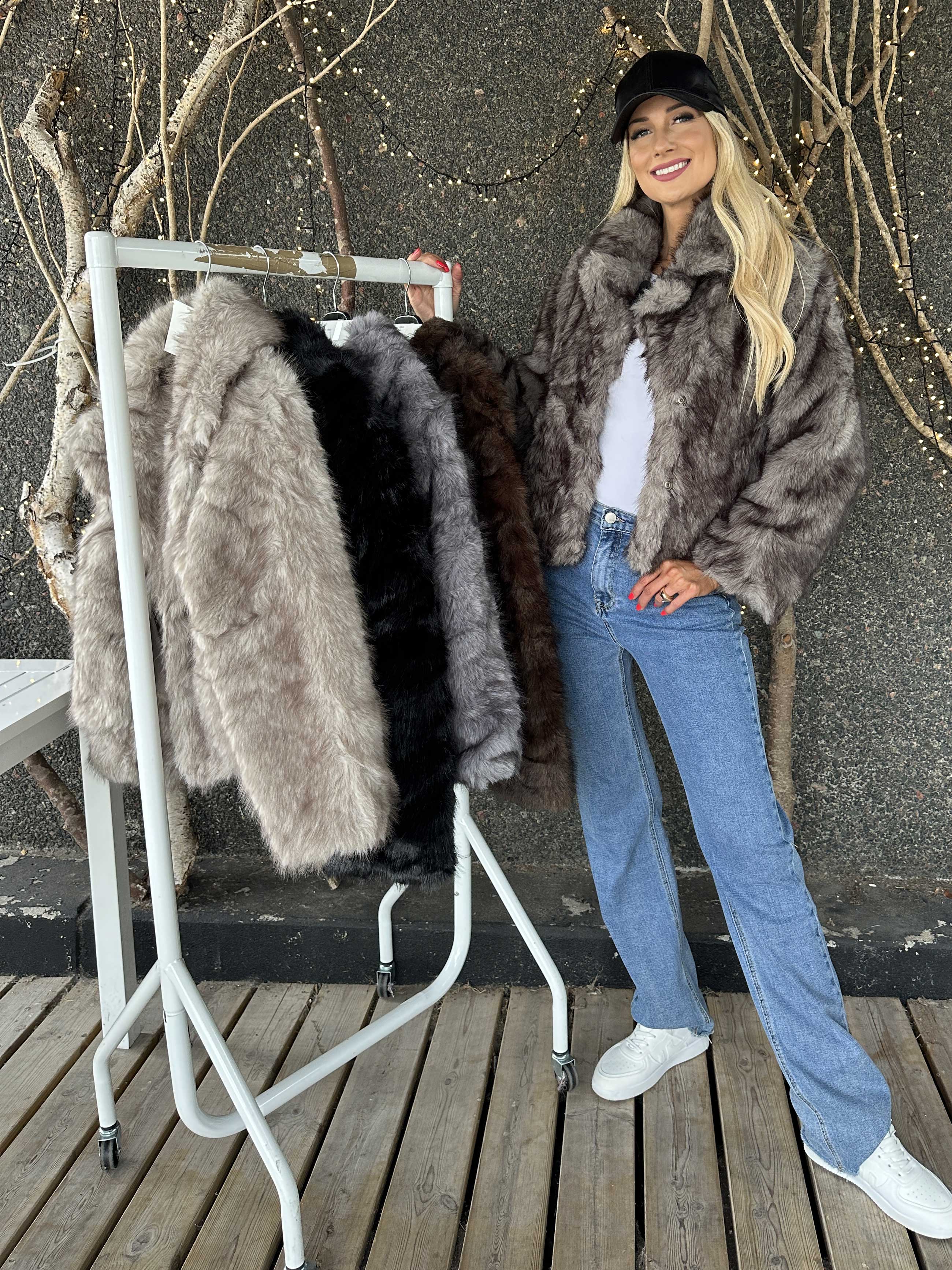 Charlene - Kort mjuk fuskpälsjacka