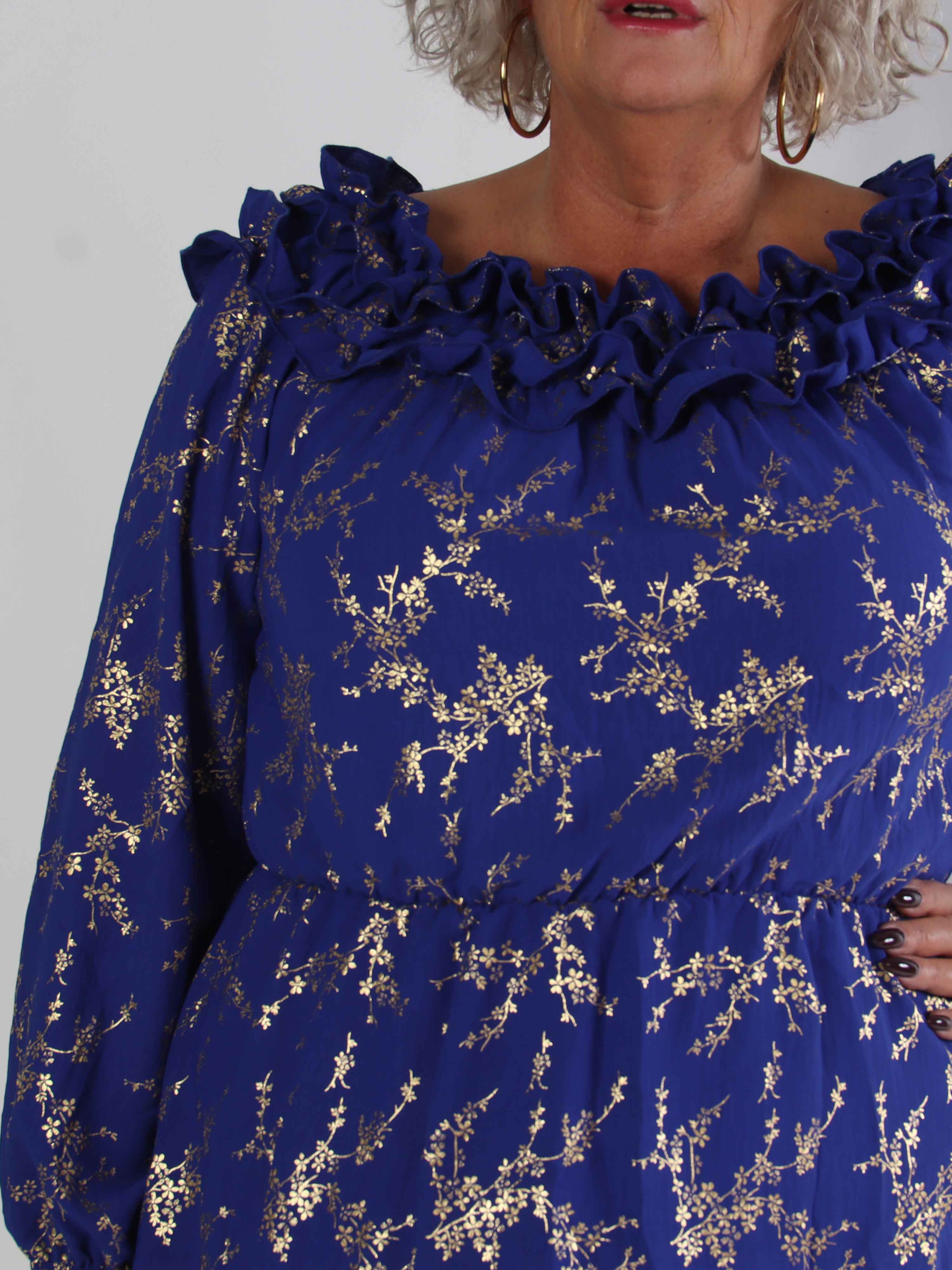 Chili Gold Fitted Dress - Plus size klänning i guldtryck med volangkant och resår i midjan