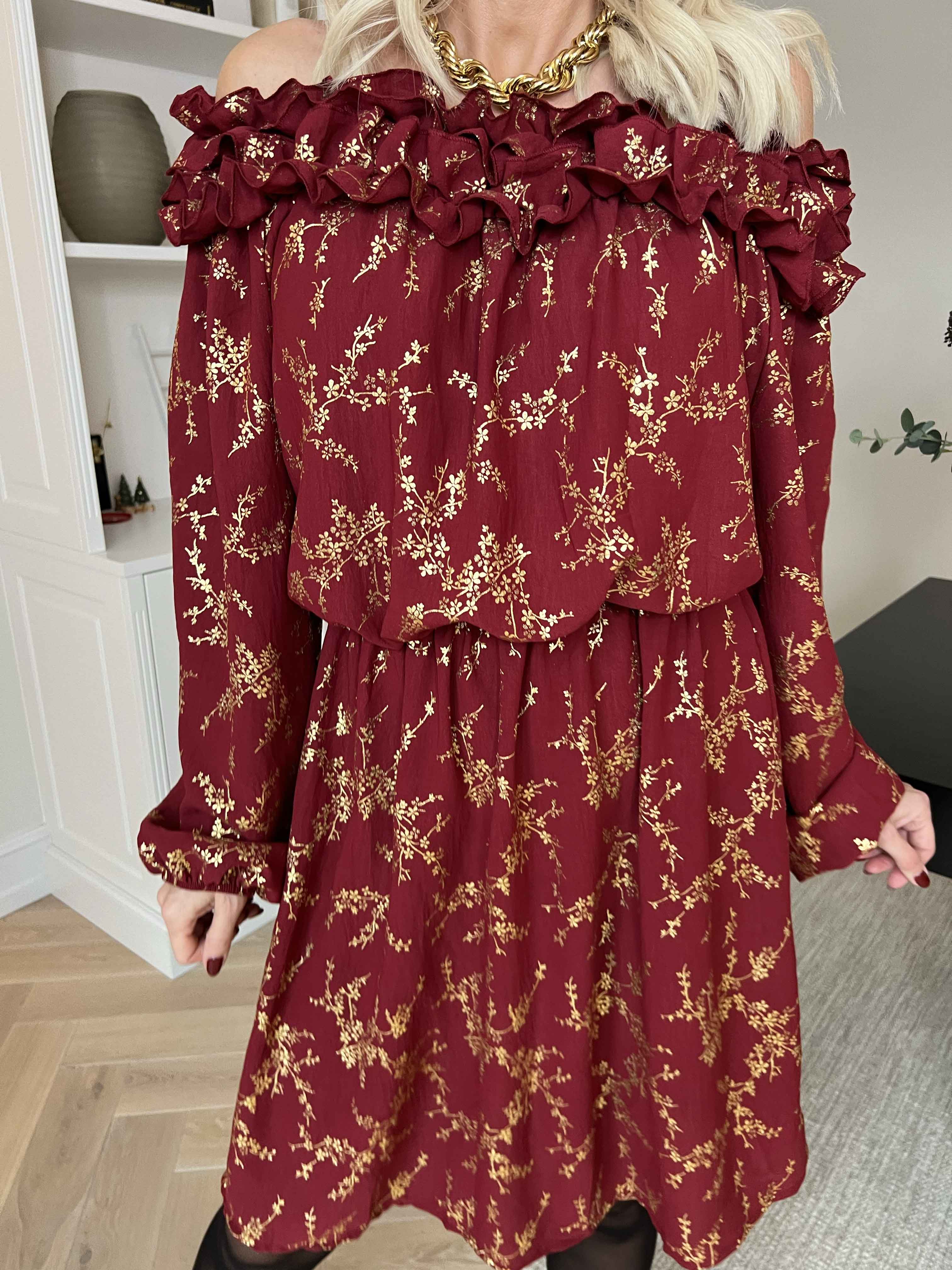 Chili Gold Fitted Dress - Klänning i guldtryck med volangkant och resår i midjan