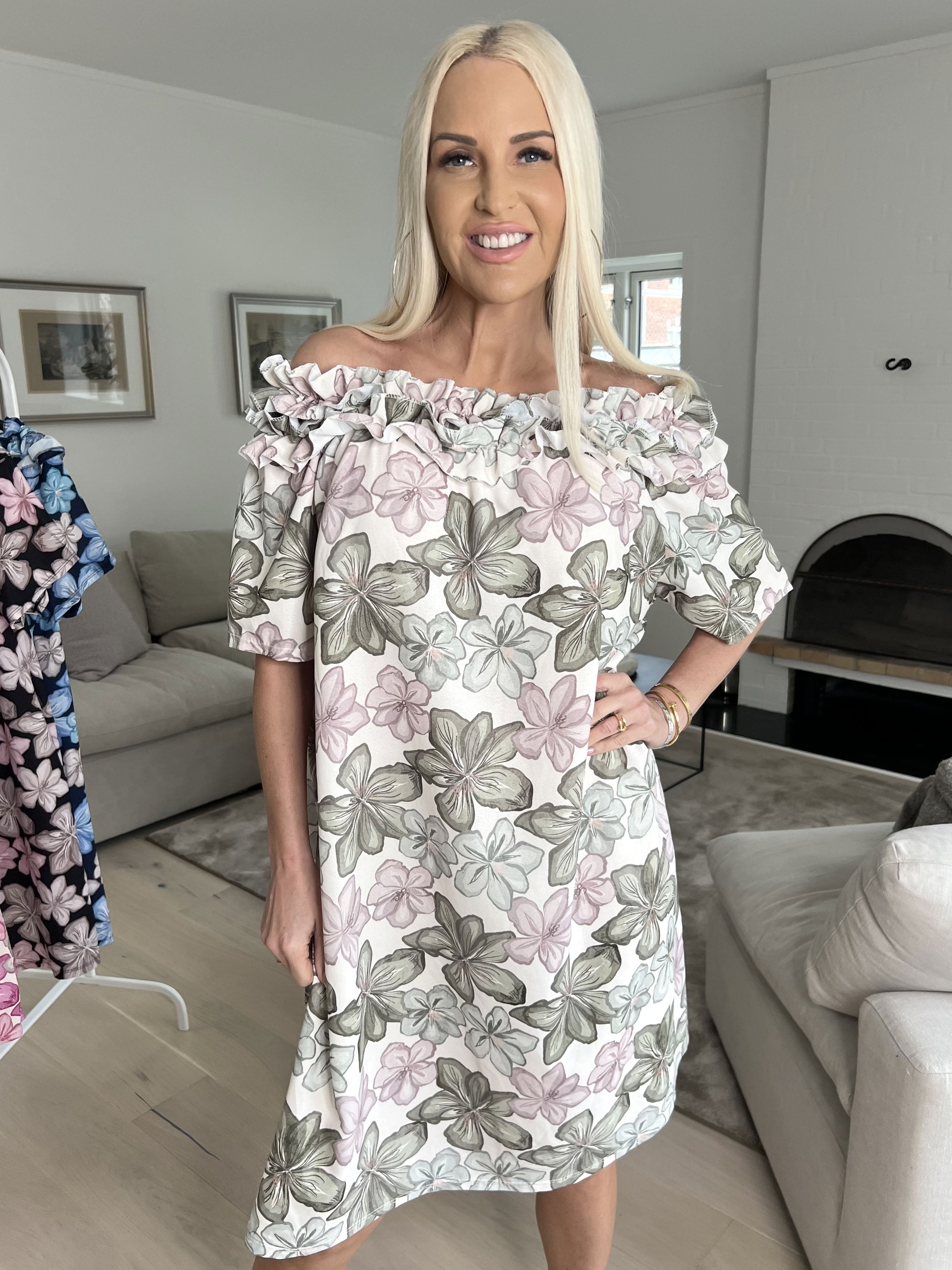 Chili Sleeveless Dress Flower - Blommig klänning med volanger