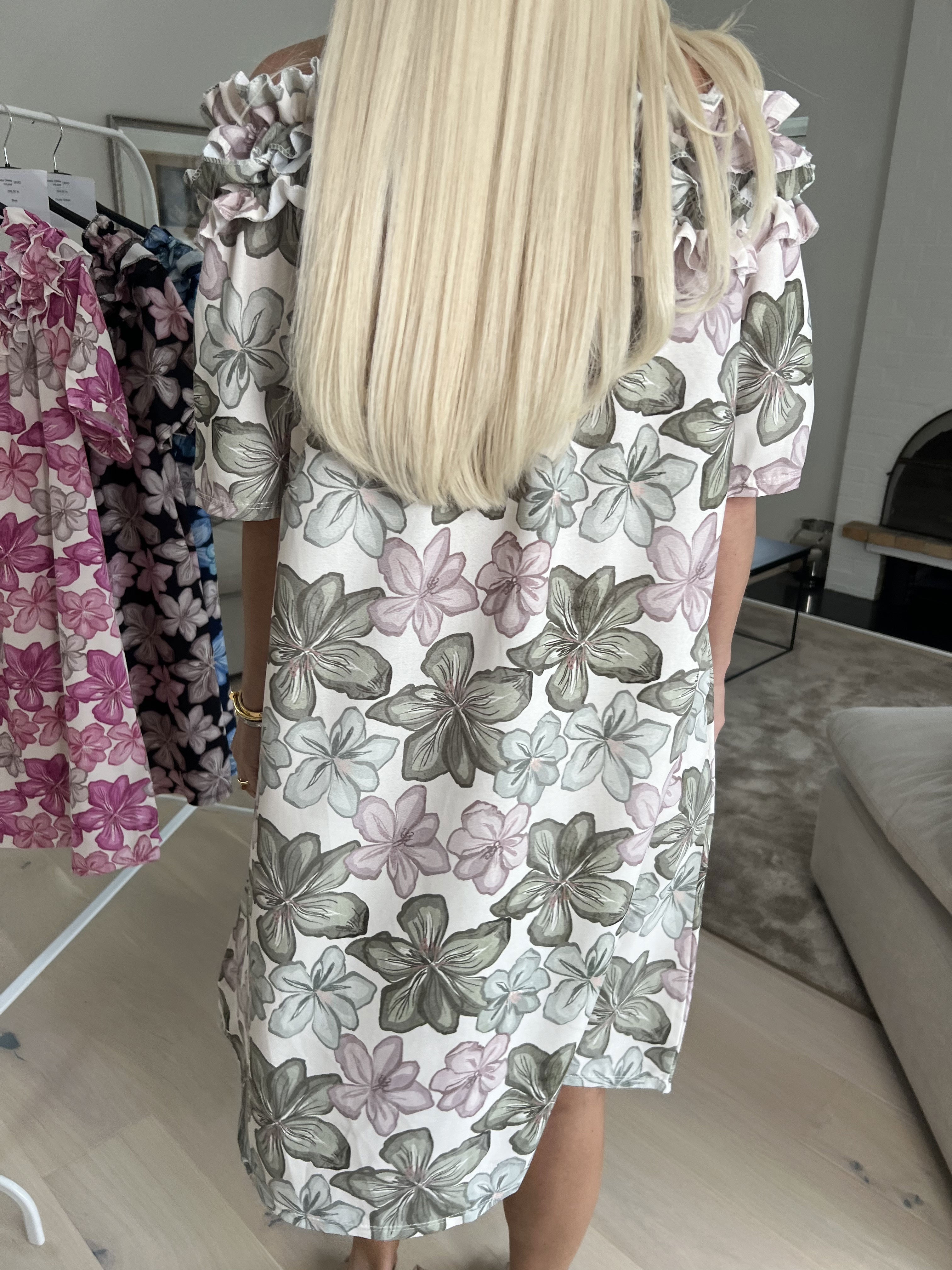 Chili Sleeveless Dress Flower - Blommig klänning med volanger