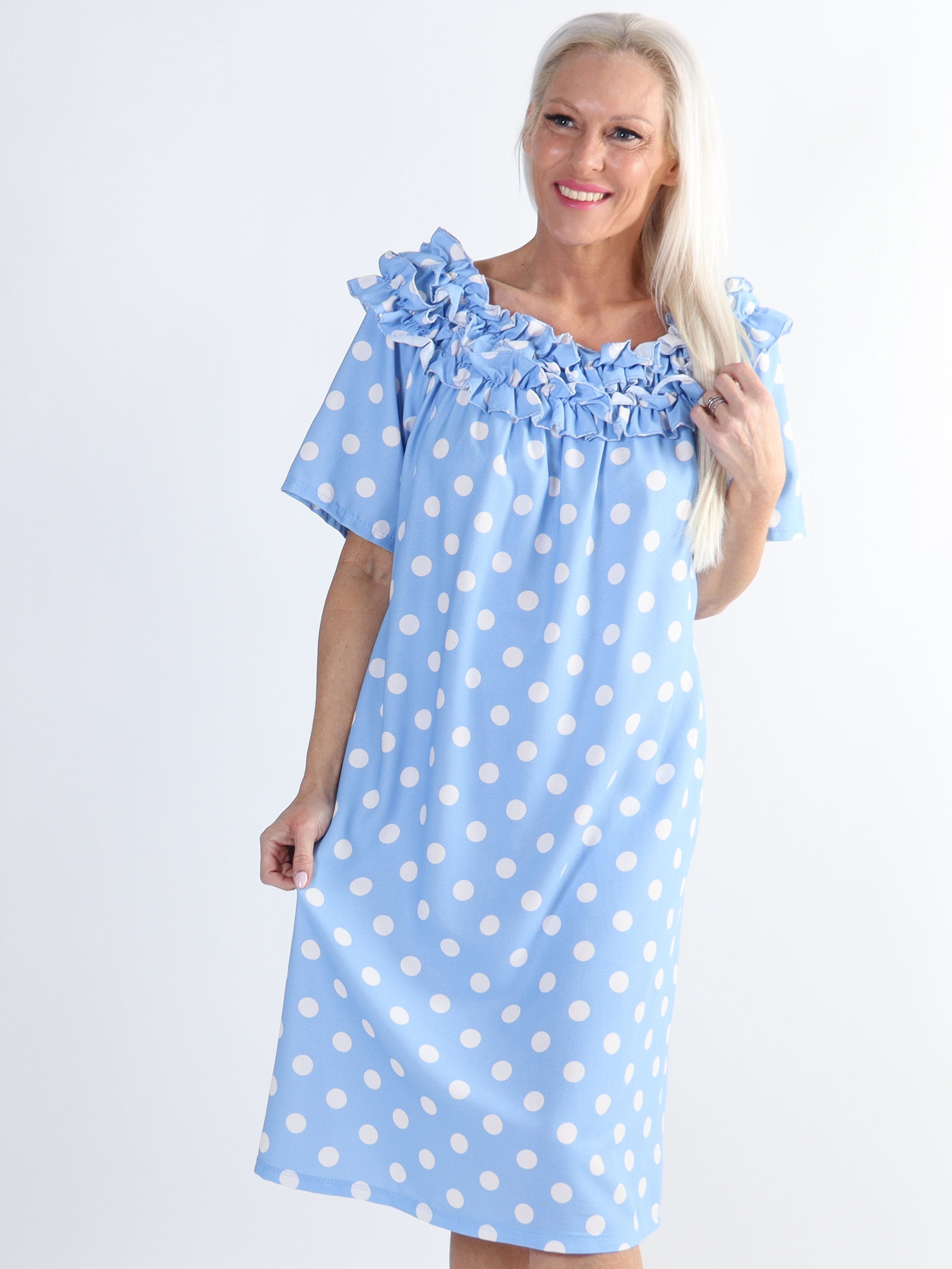 Chili Sleeveless Dress Dot - Plus size-klänning med prickar och volanger