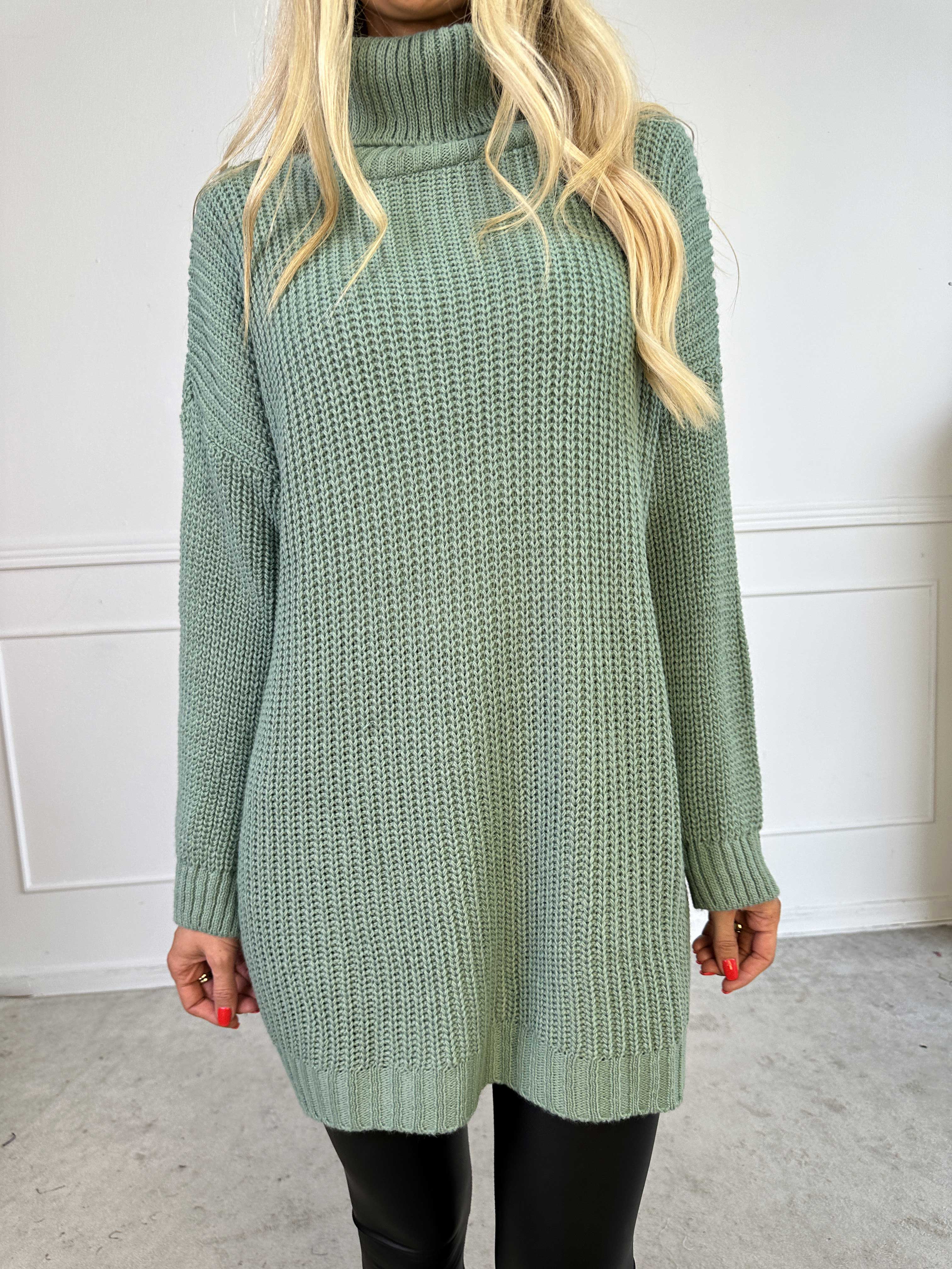 Cindy - Enfärgad mysig stickad tröja med polokrage