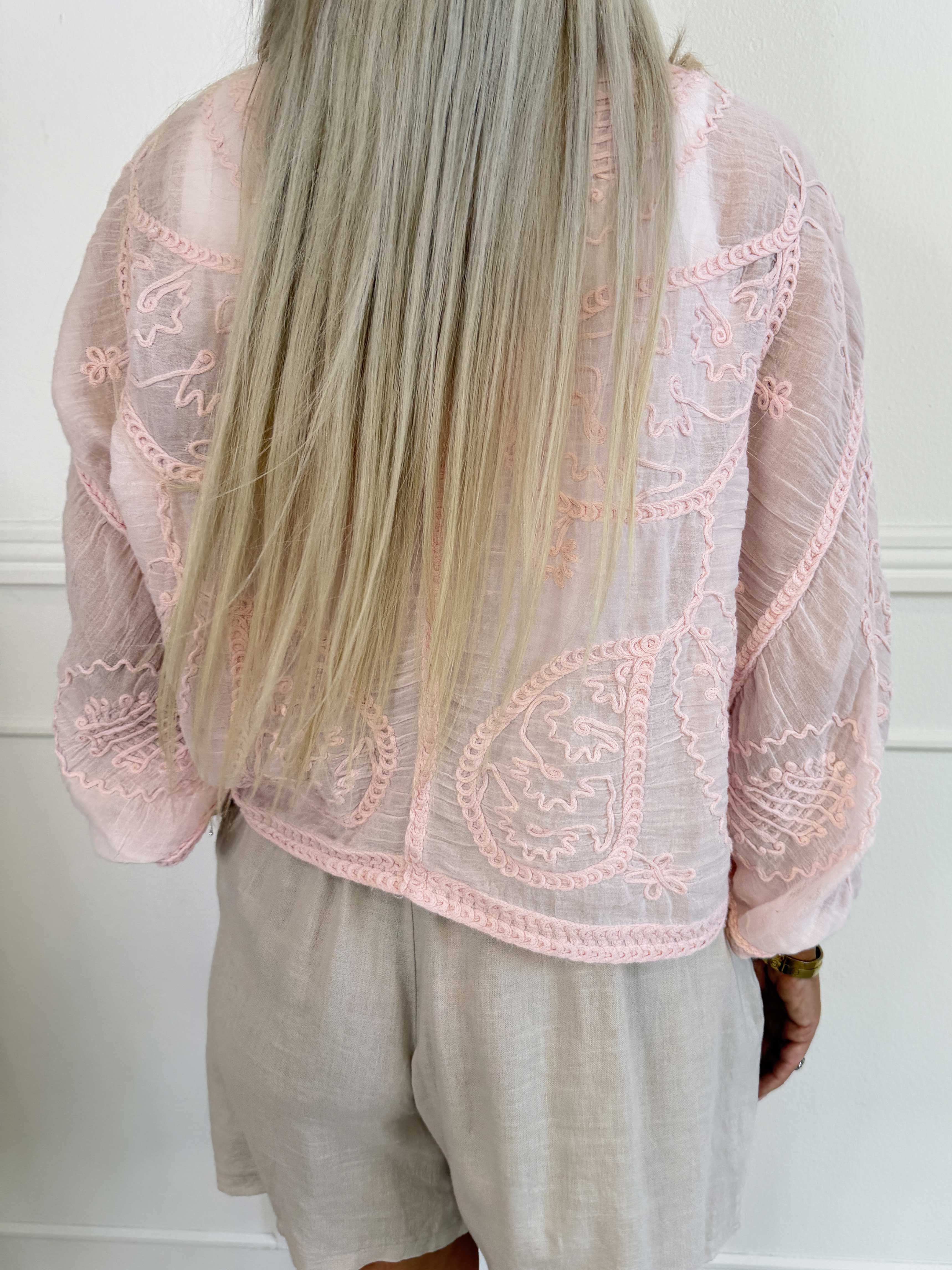 Cookie - Plus size cardigan i let bomuld med fine broderede detaljer