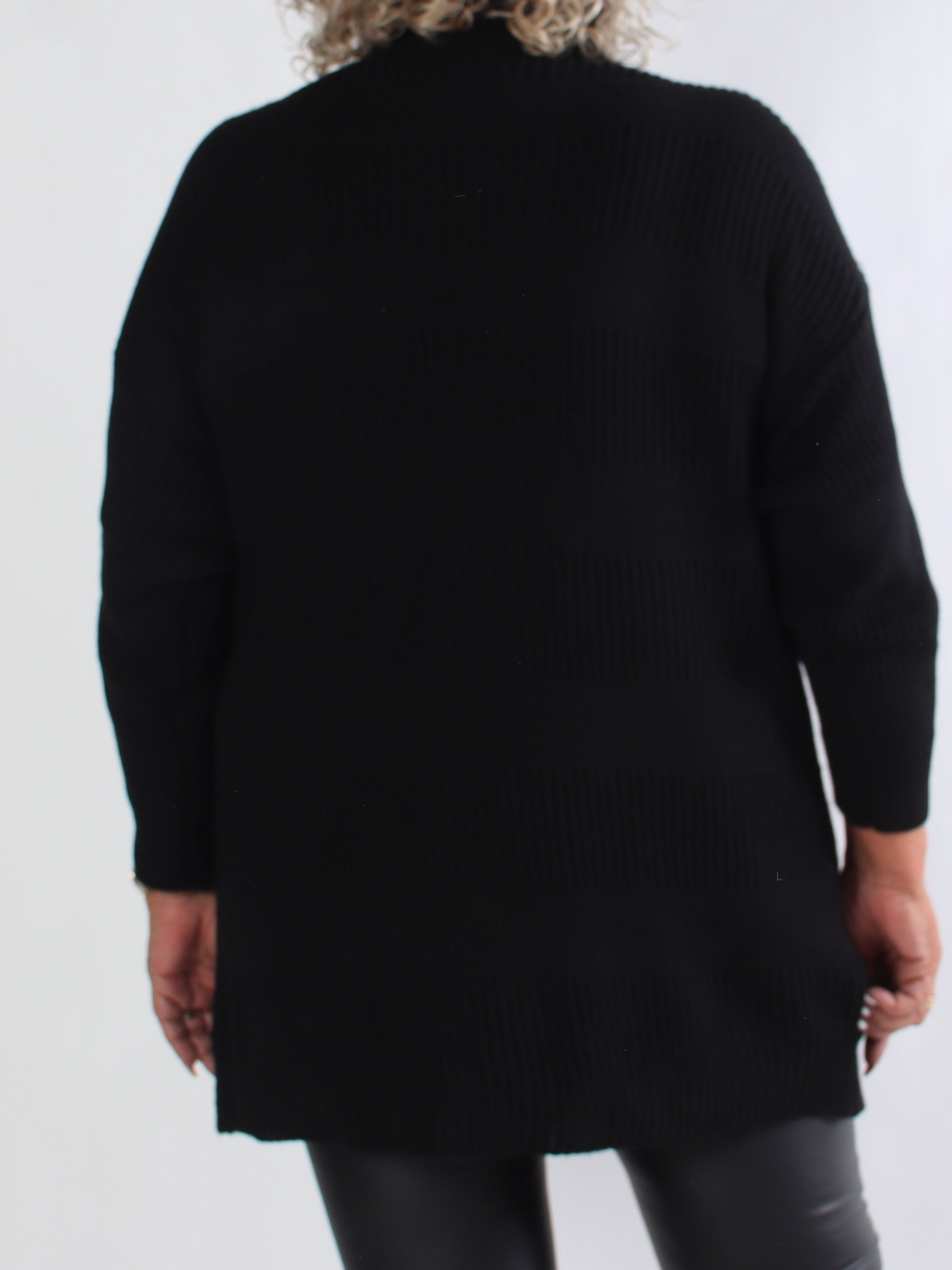 Dagmar - Stickad plus size klänning med polokrage