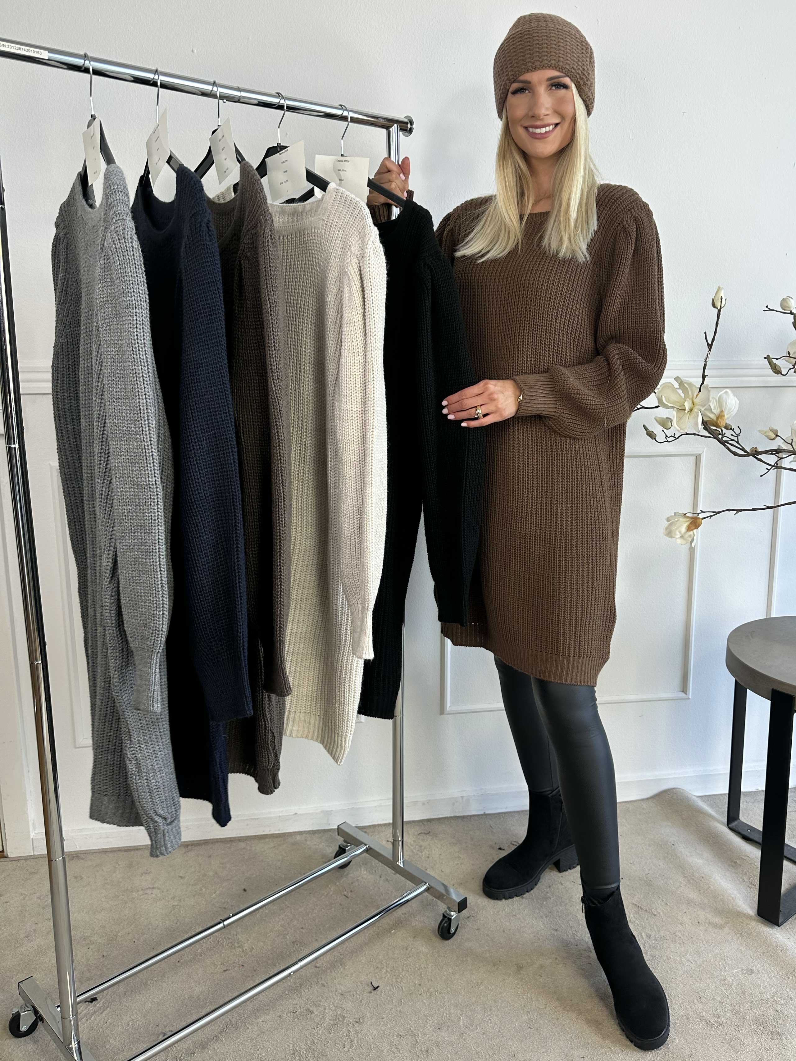 Dajana - Söt stickad klänning med ballongärmar