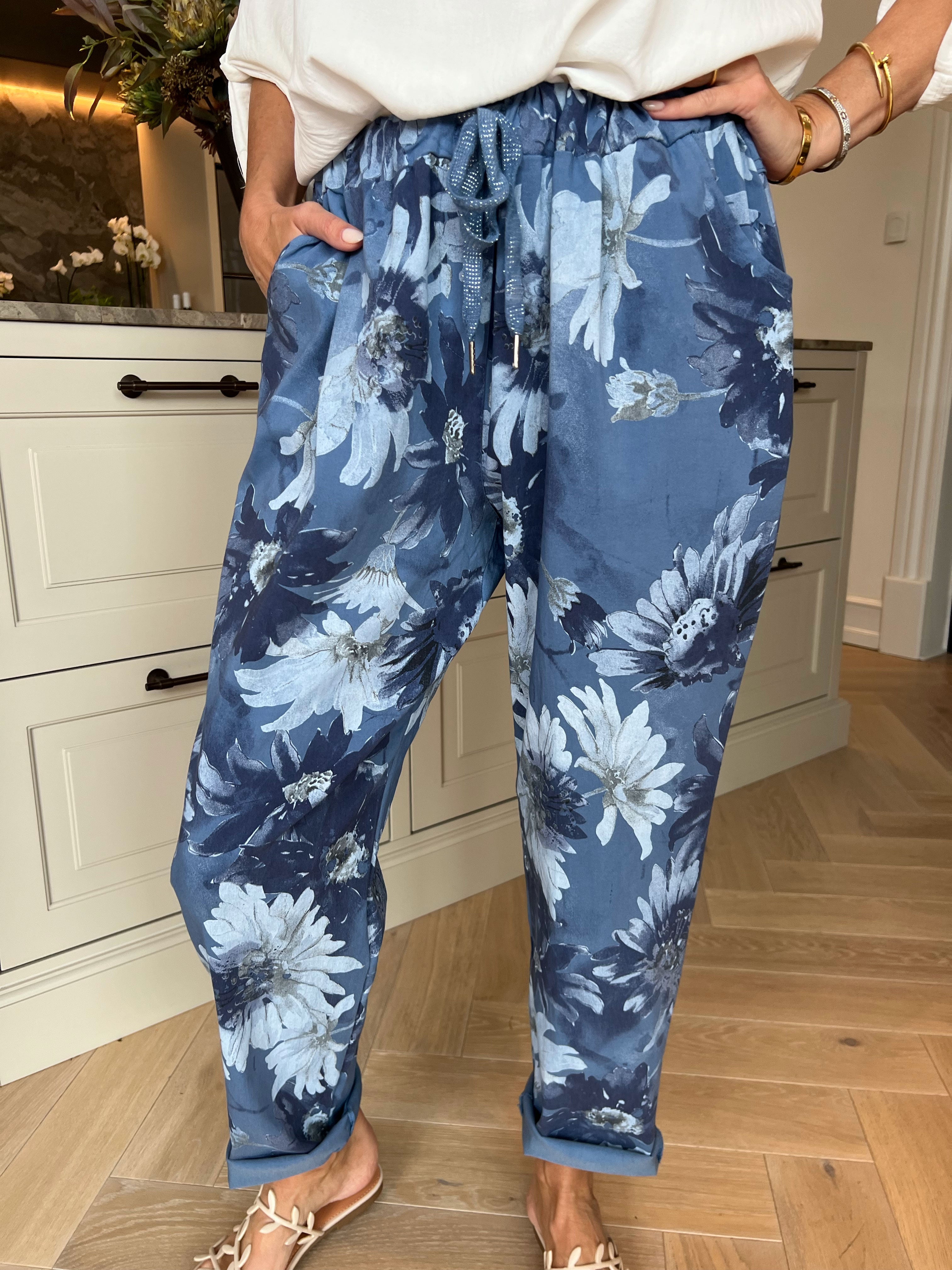 Dakota - Plus size bukser i viskoseblanding med blomsterprint og elastikkant i livet