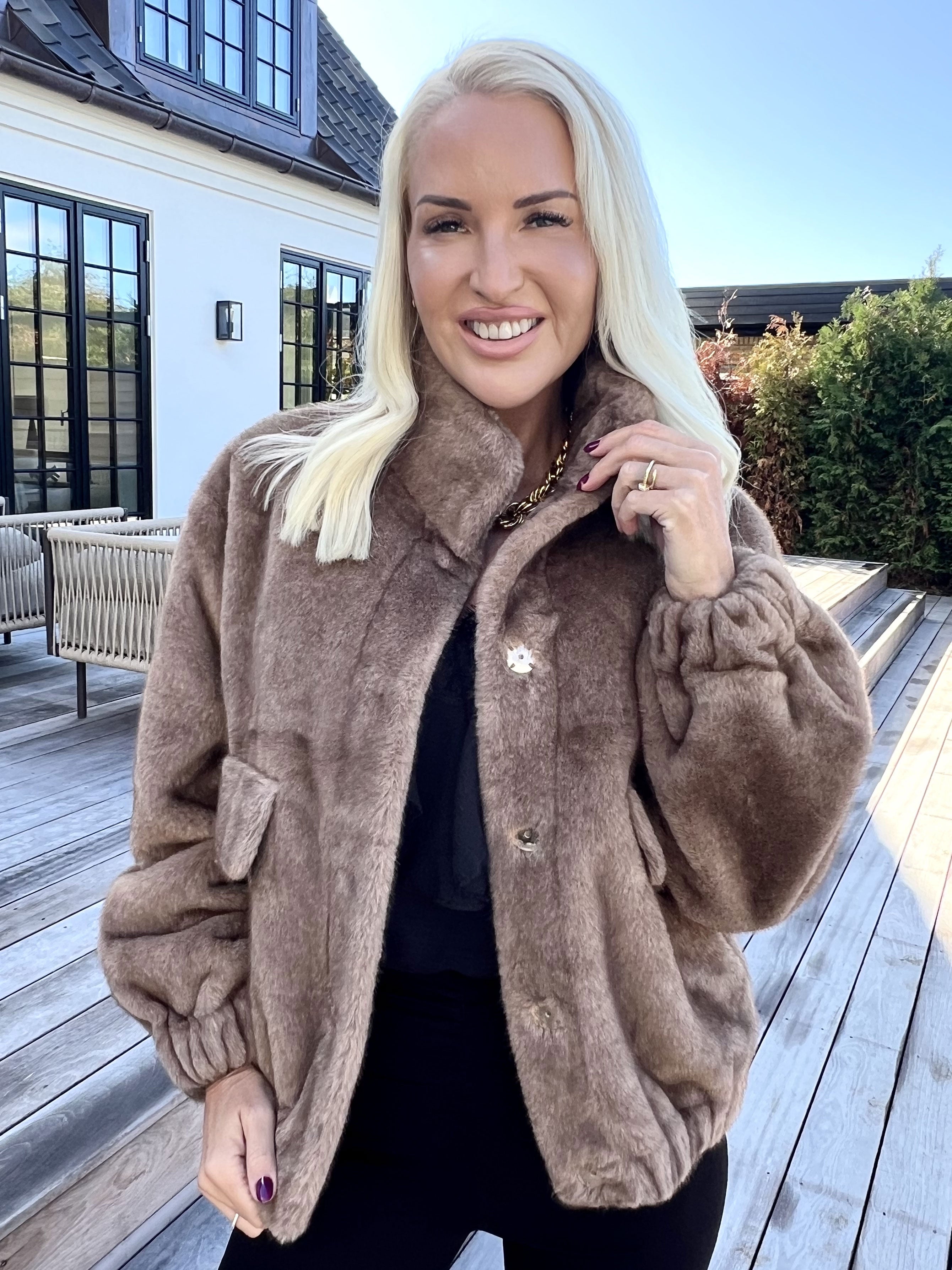 Daniela - Mjuk bomberjacka i fuskpäls