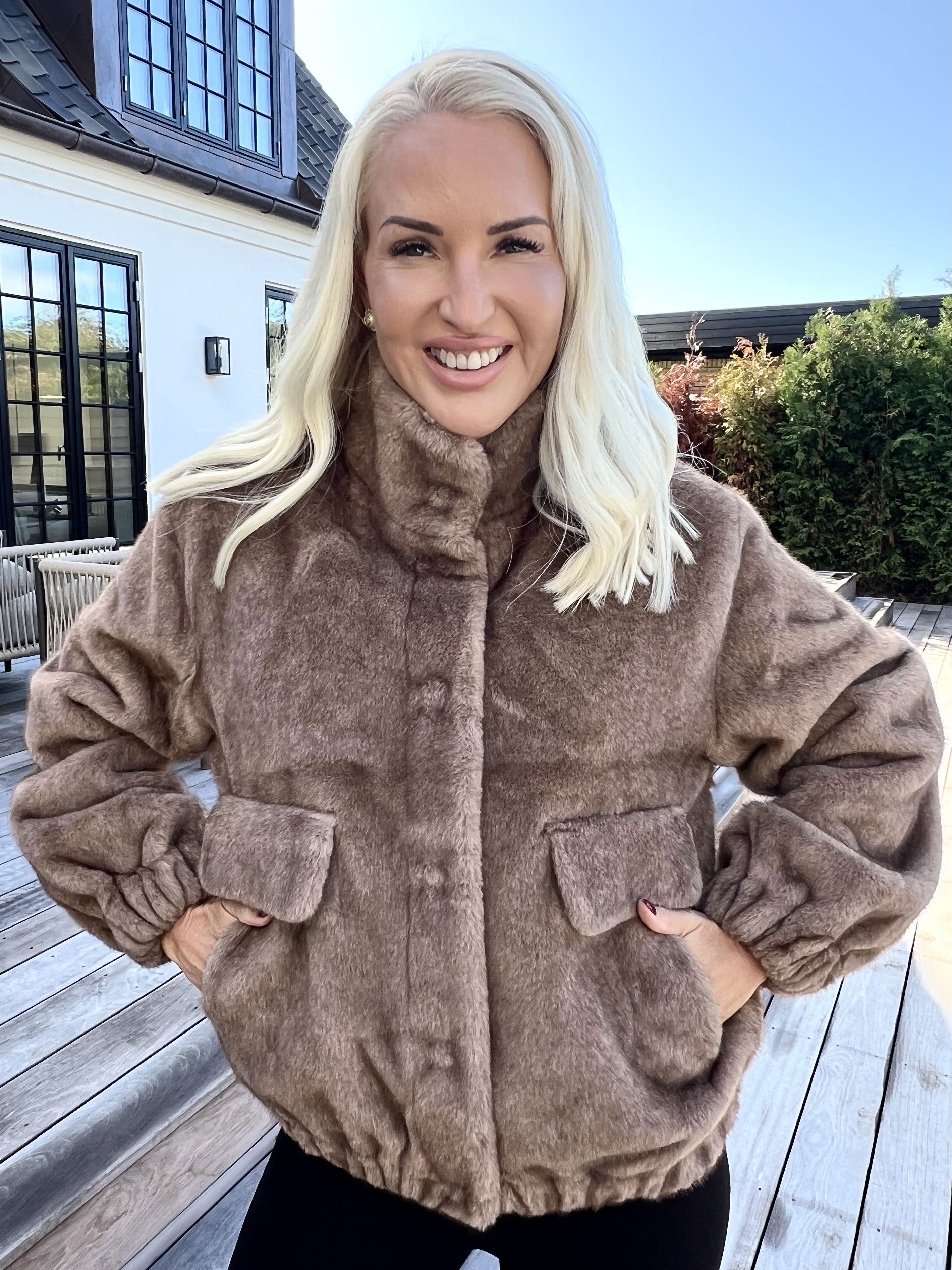 Daniela - Mjuk bomberjacka i fuskpäls