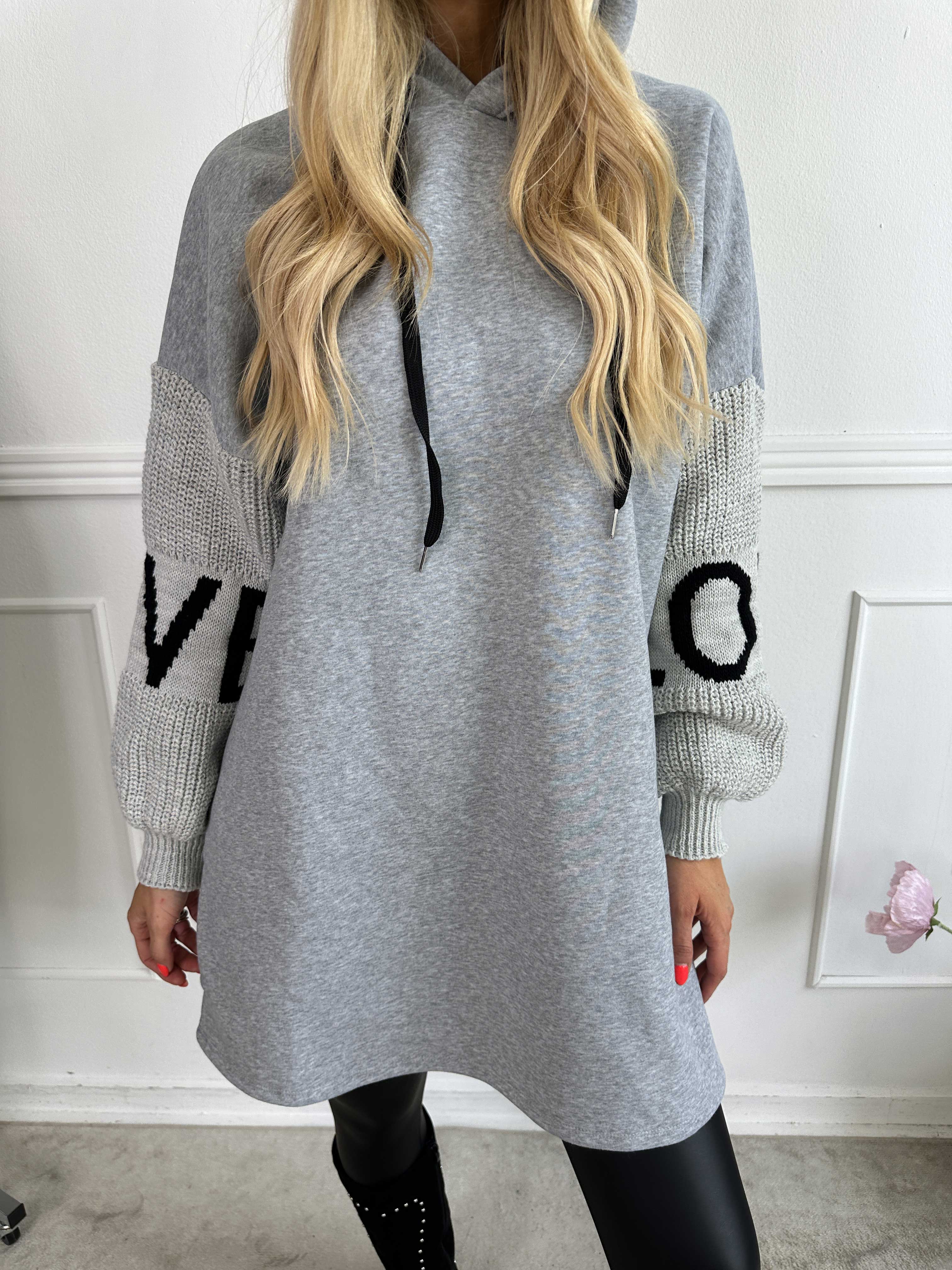 Debbie Hoodie - Oversized hoodie med stickade ärmar