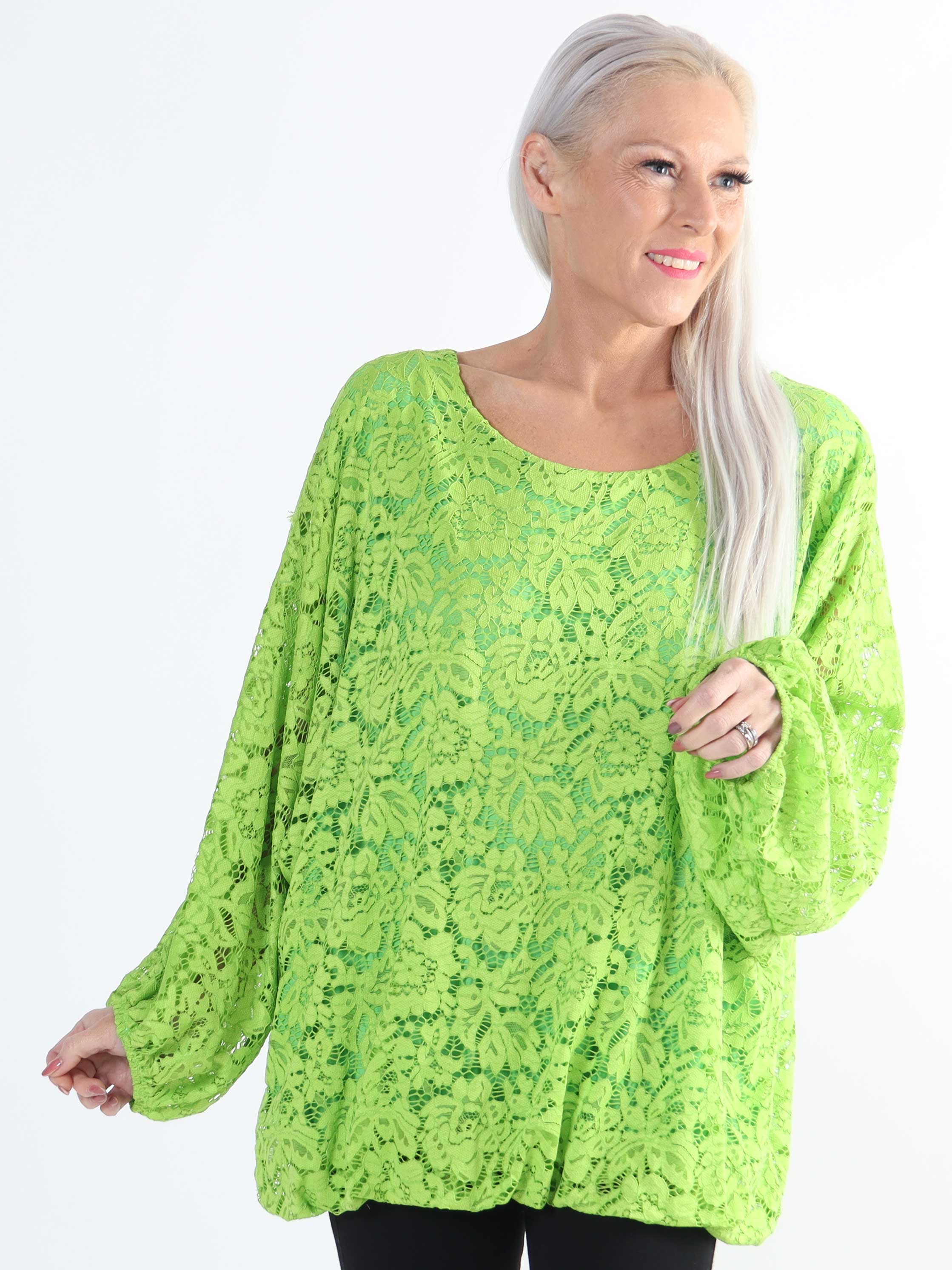 Destiny Lace - Plus size spetsblus med fladdermusärmar