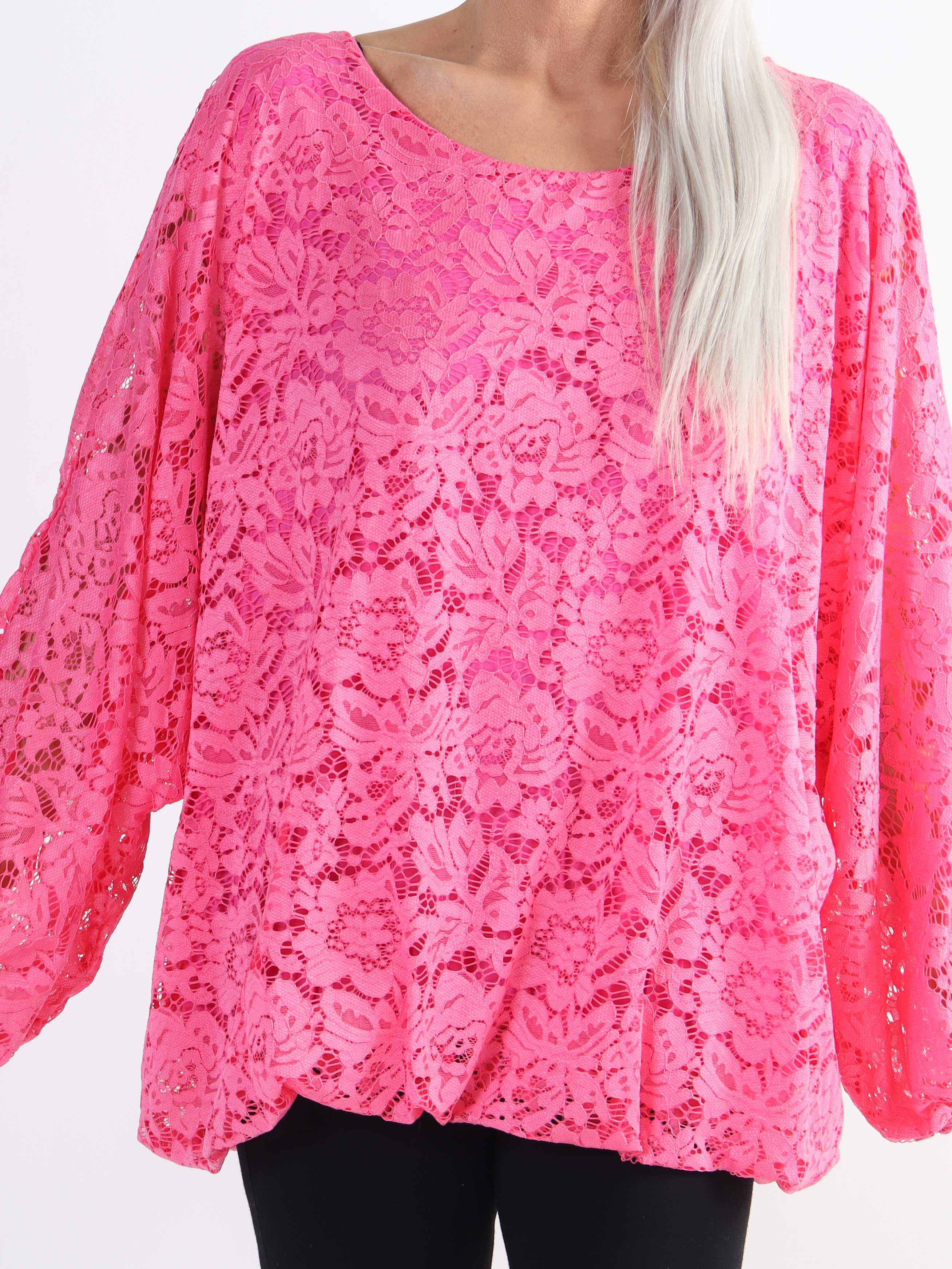 Destiny Lace - Plus size spetsblus med fladdermusärmar