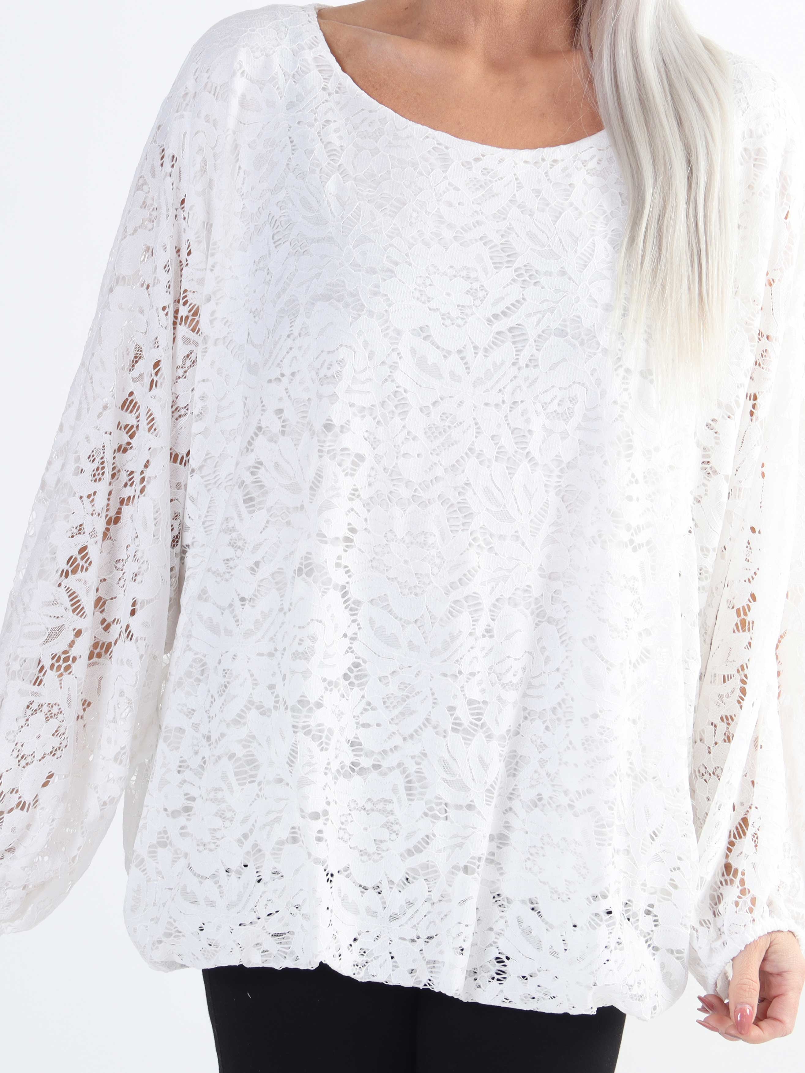 Destiny Lace - Plus size spetsblus med fladdermusärmar