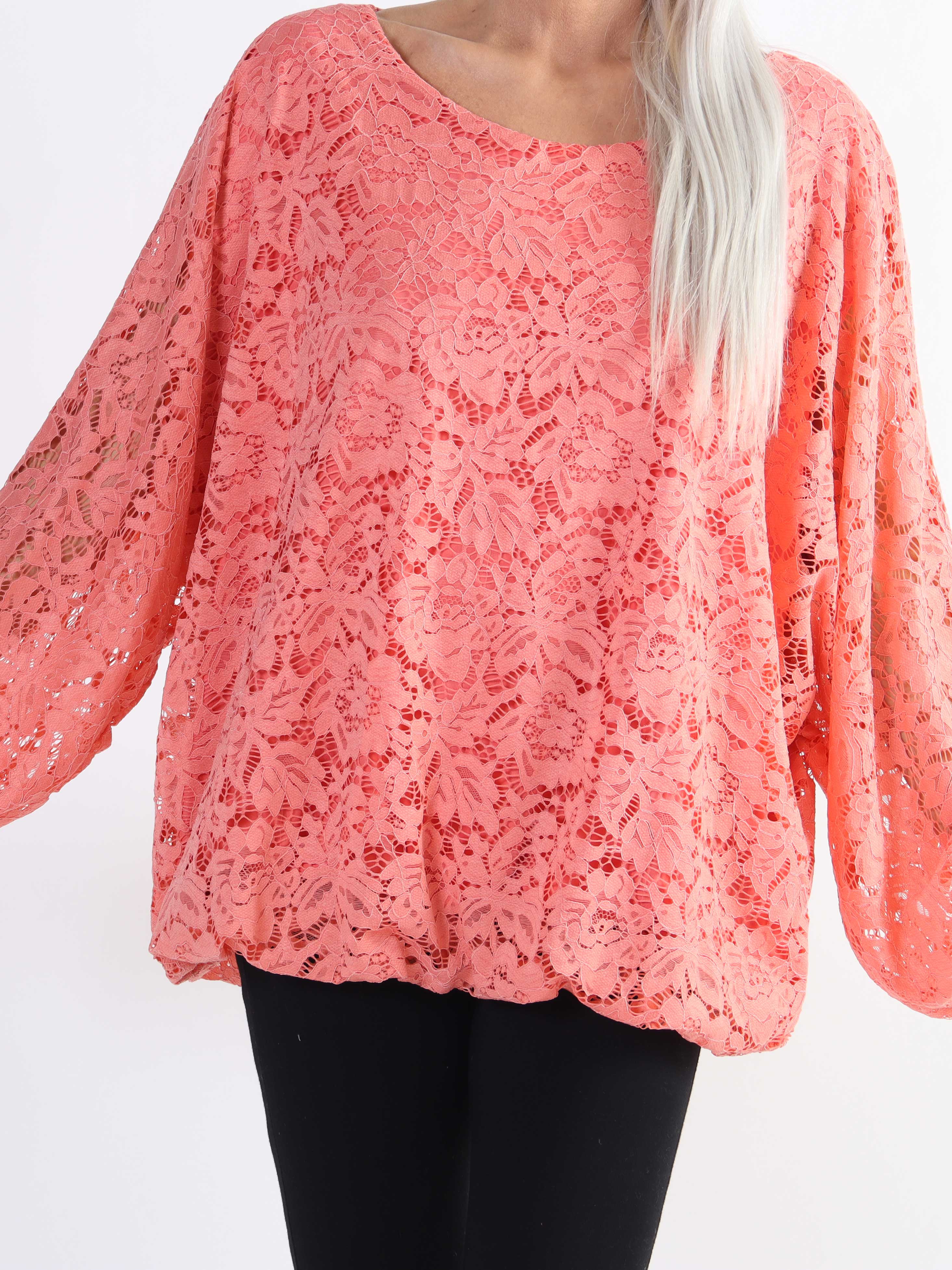 Destiny Lace - Plus size spetsblus med fladdermusärmar