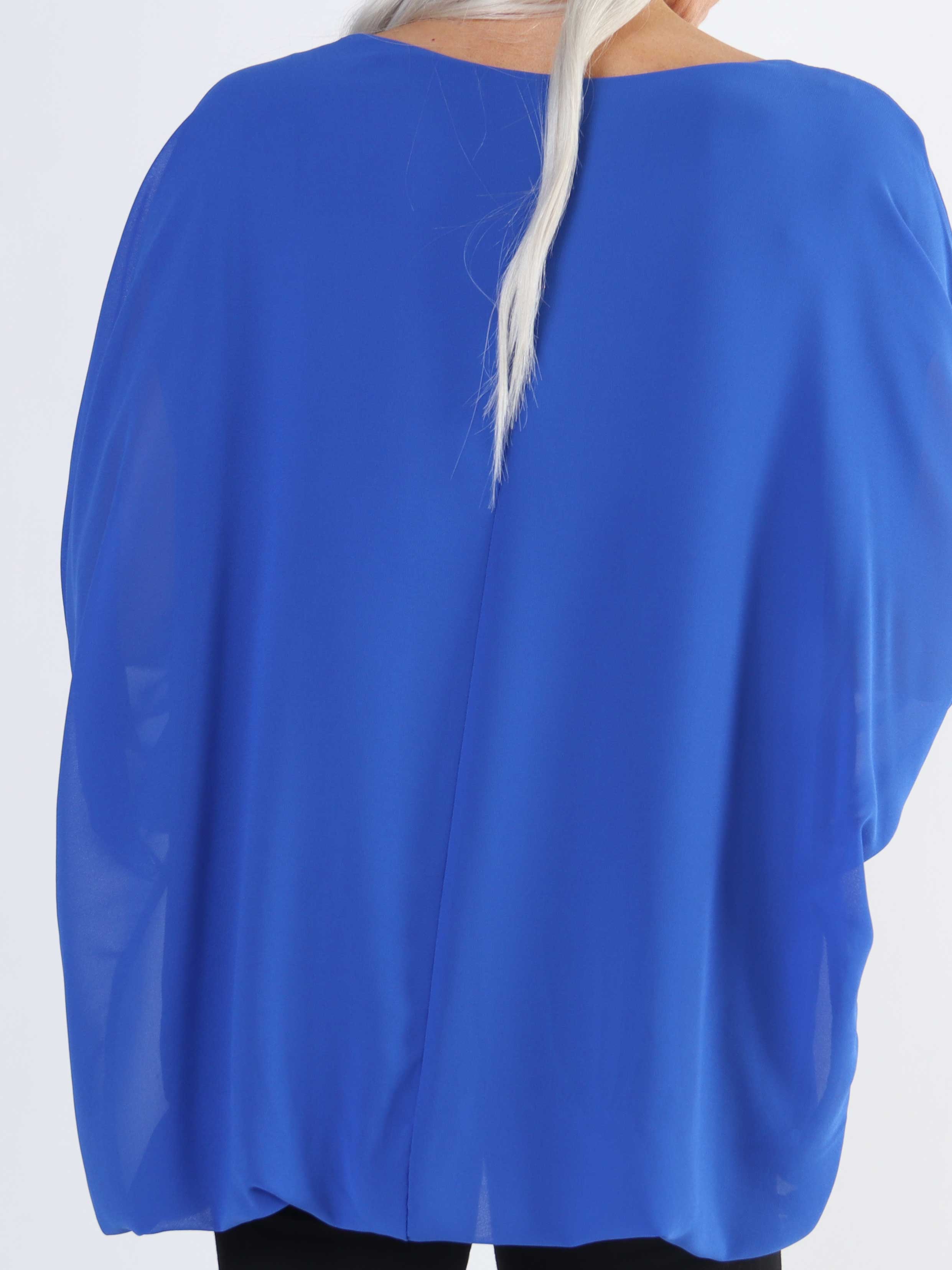 Destiny Plain - Plus size blus i chiffong med fladdermusärmar