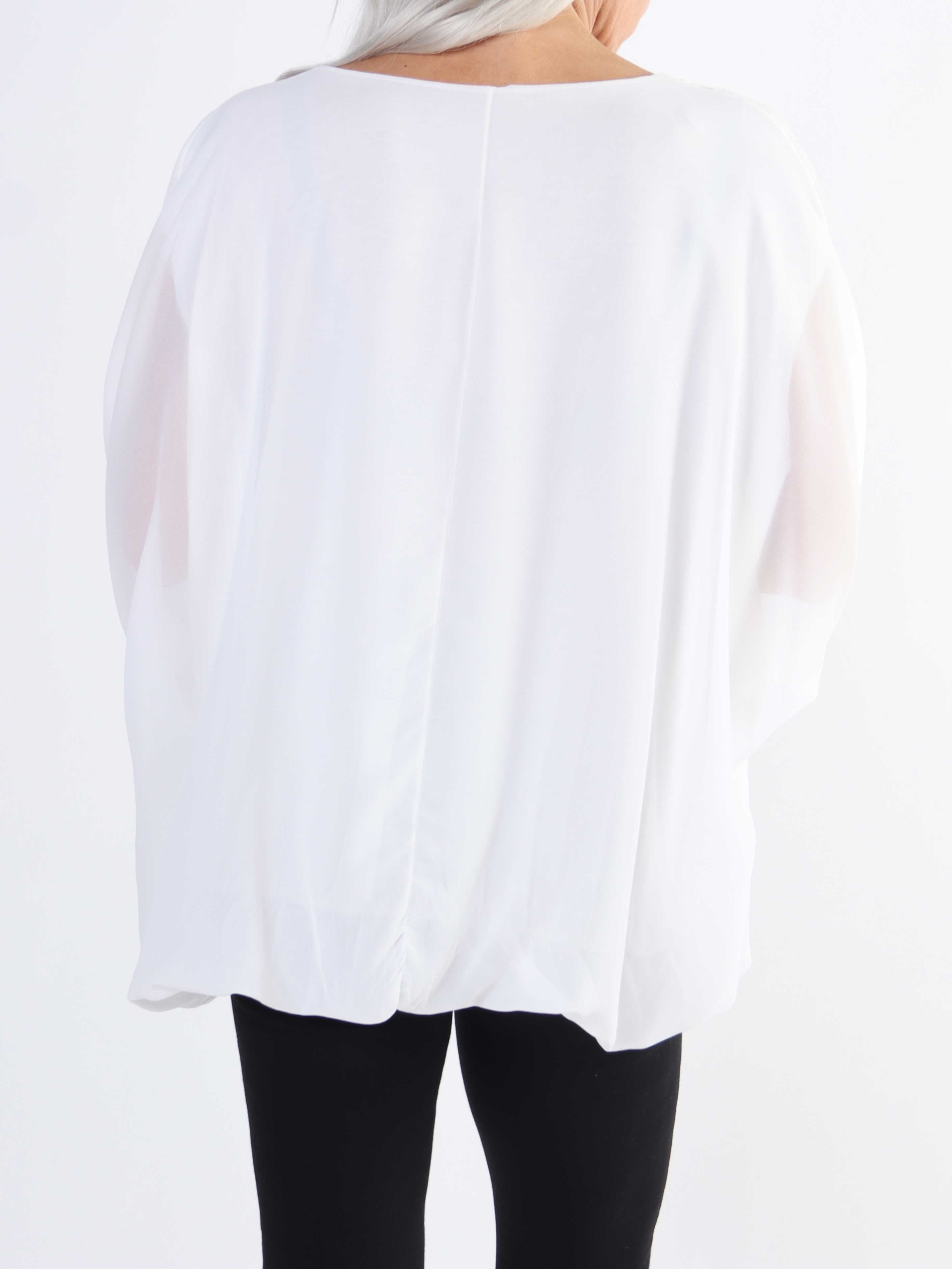 Destiny Plain - Plus size blus i chiffong med fladdermusärmar