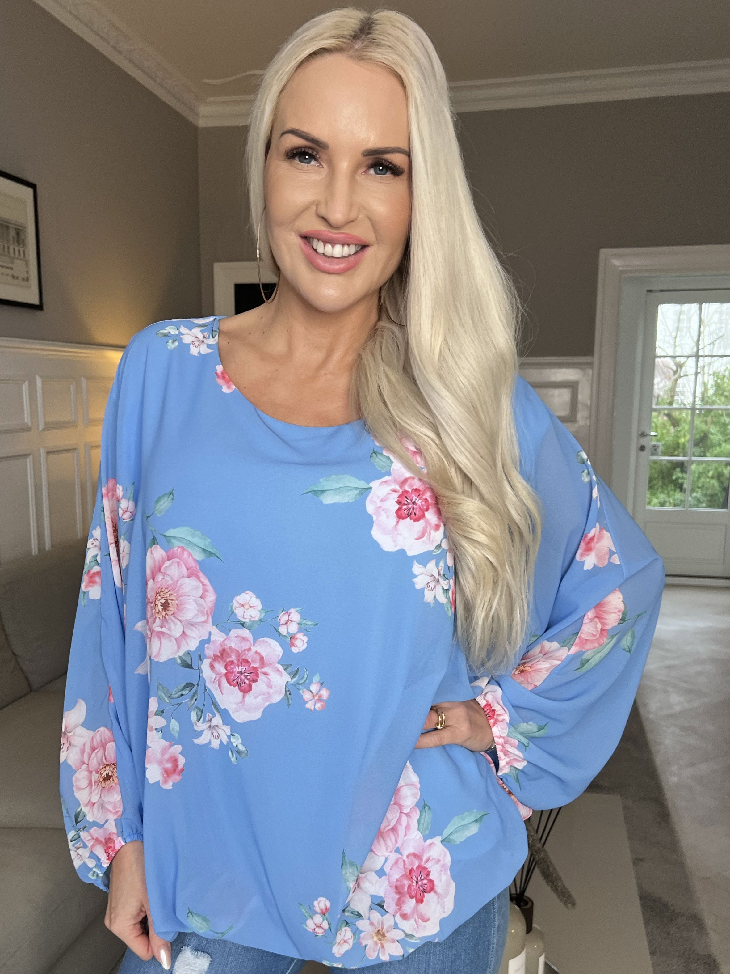 Destiny Rose - Blus i chiffong med bondrosor