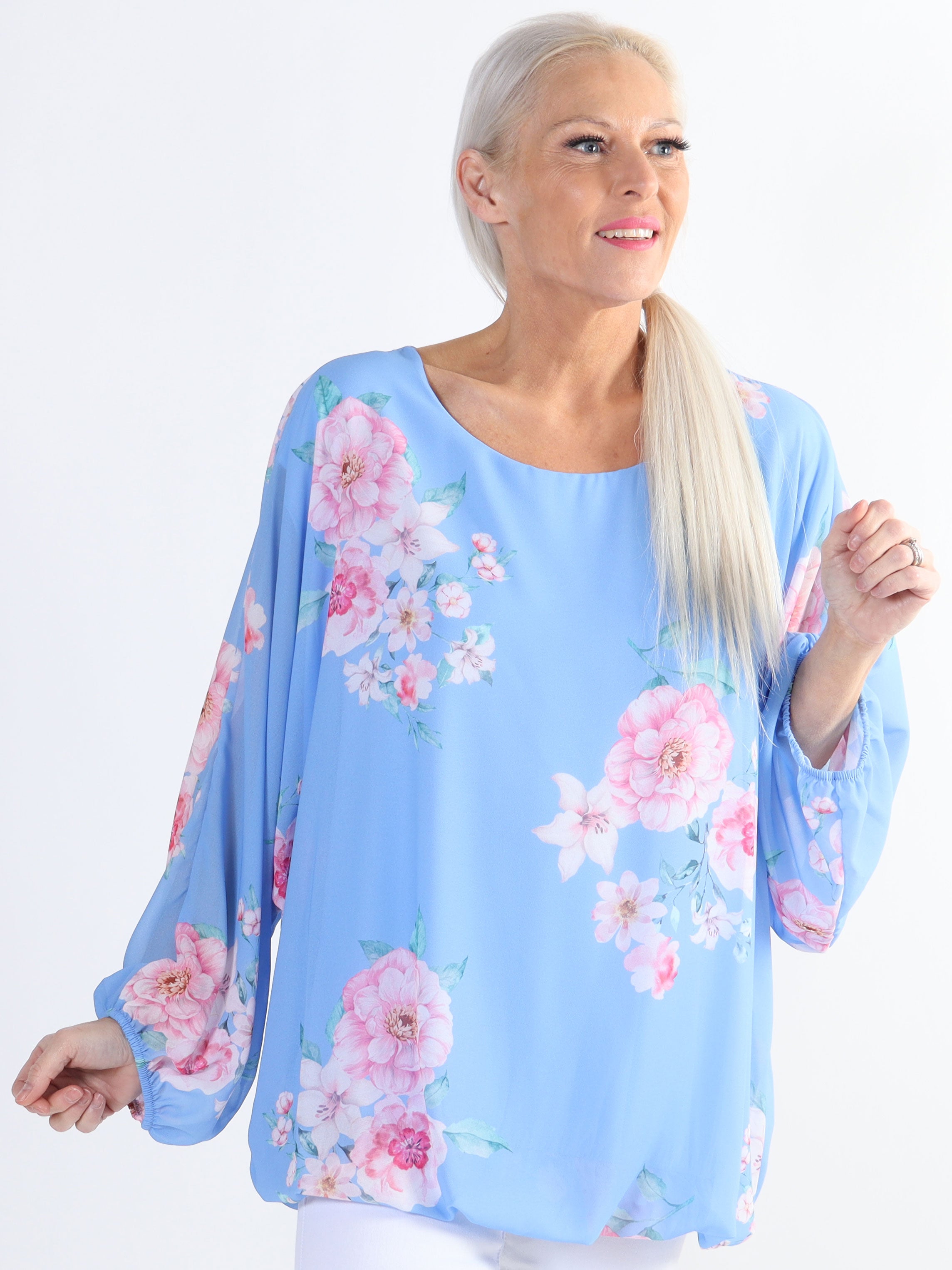 Destiny Rose - Plus size blus i chiffong med bondrosor
