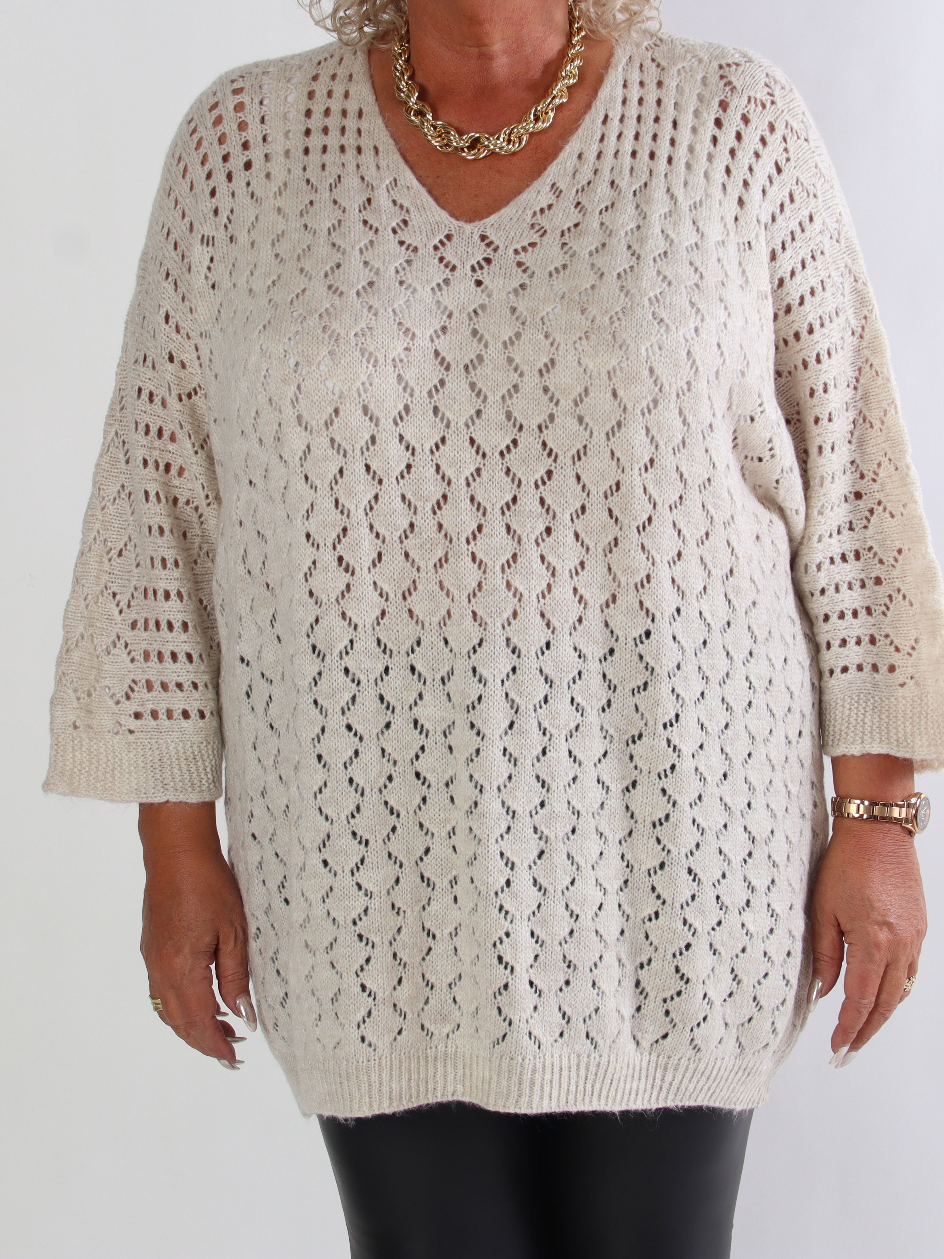 Disa - Stickad plus size tröja med fint hålmönster