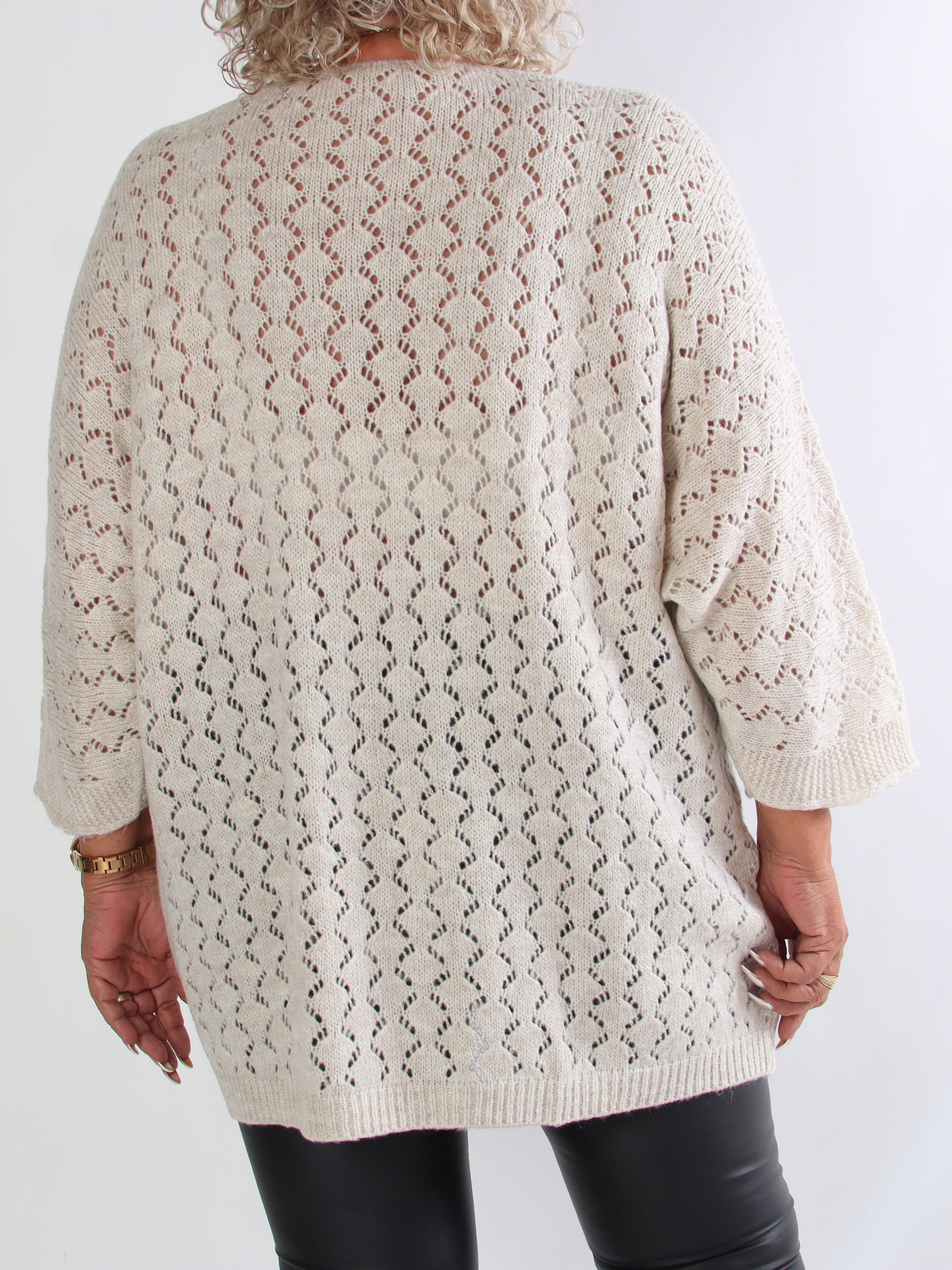 Disa - Stickad plus size tröja med fint hålmönster
