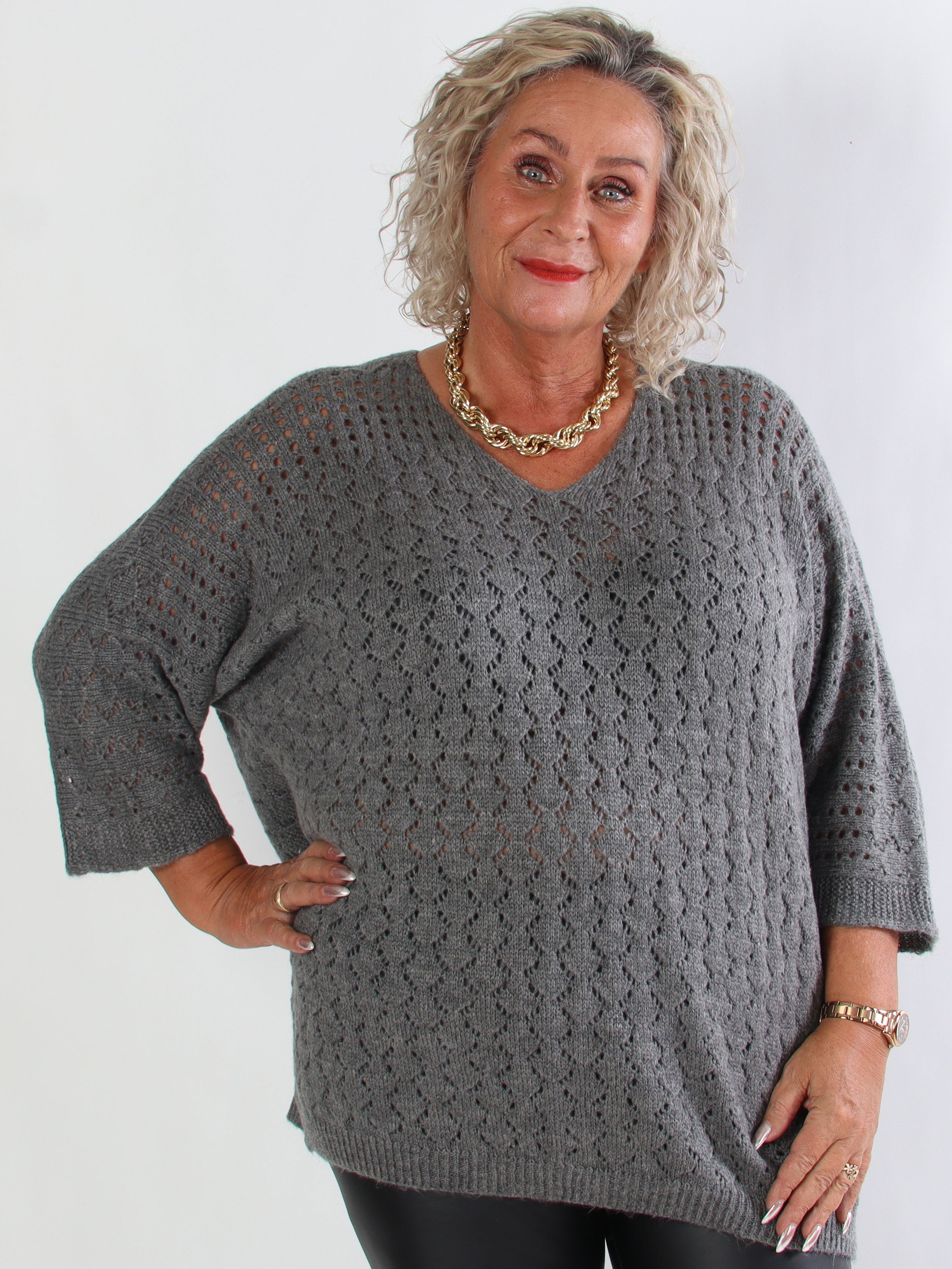 Disa - Stickad plus size tröja med fint hålmönster