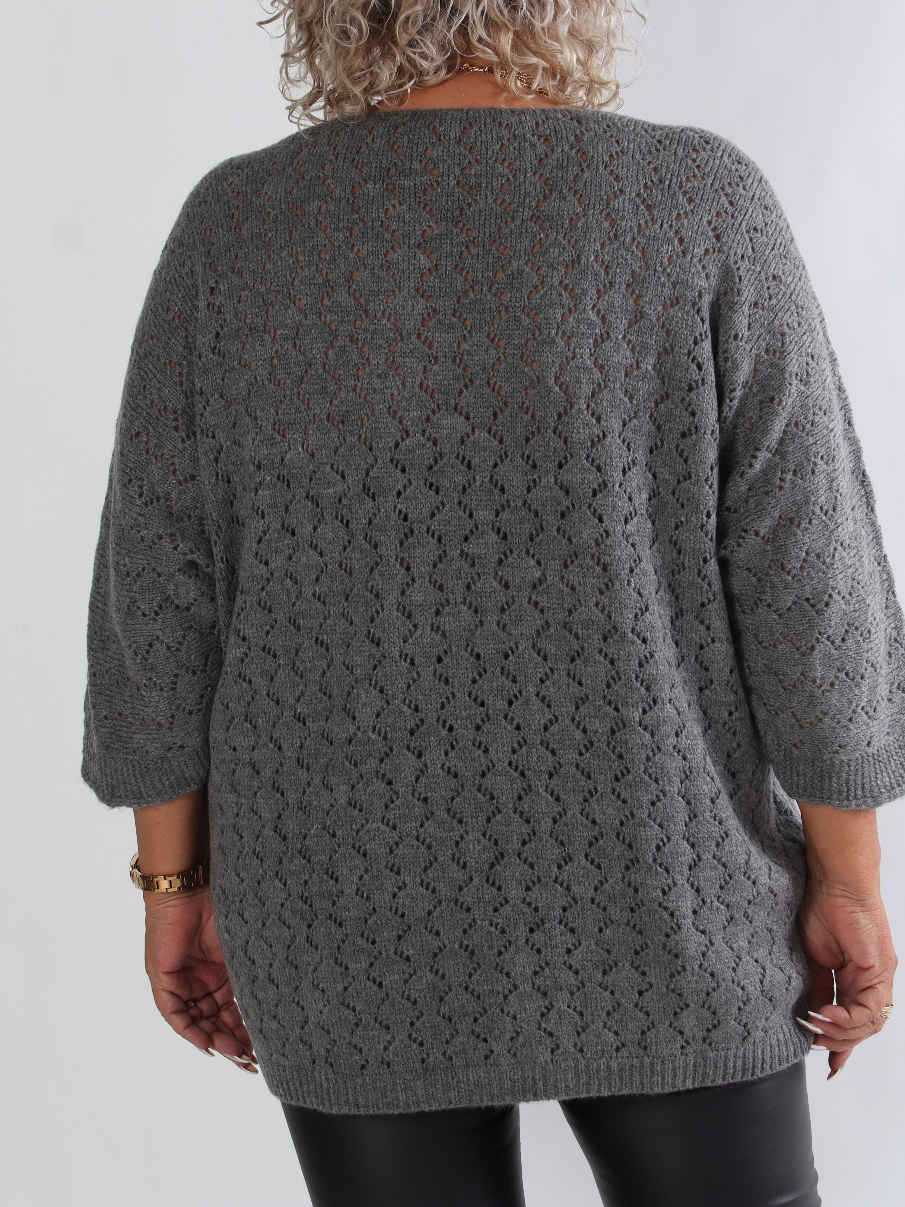 Disa - Stickad plus size tröja med fint hålmönster