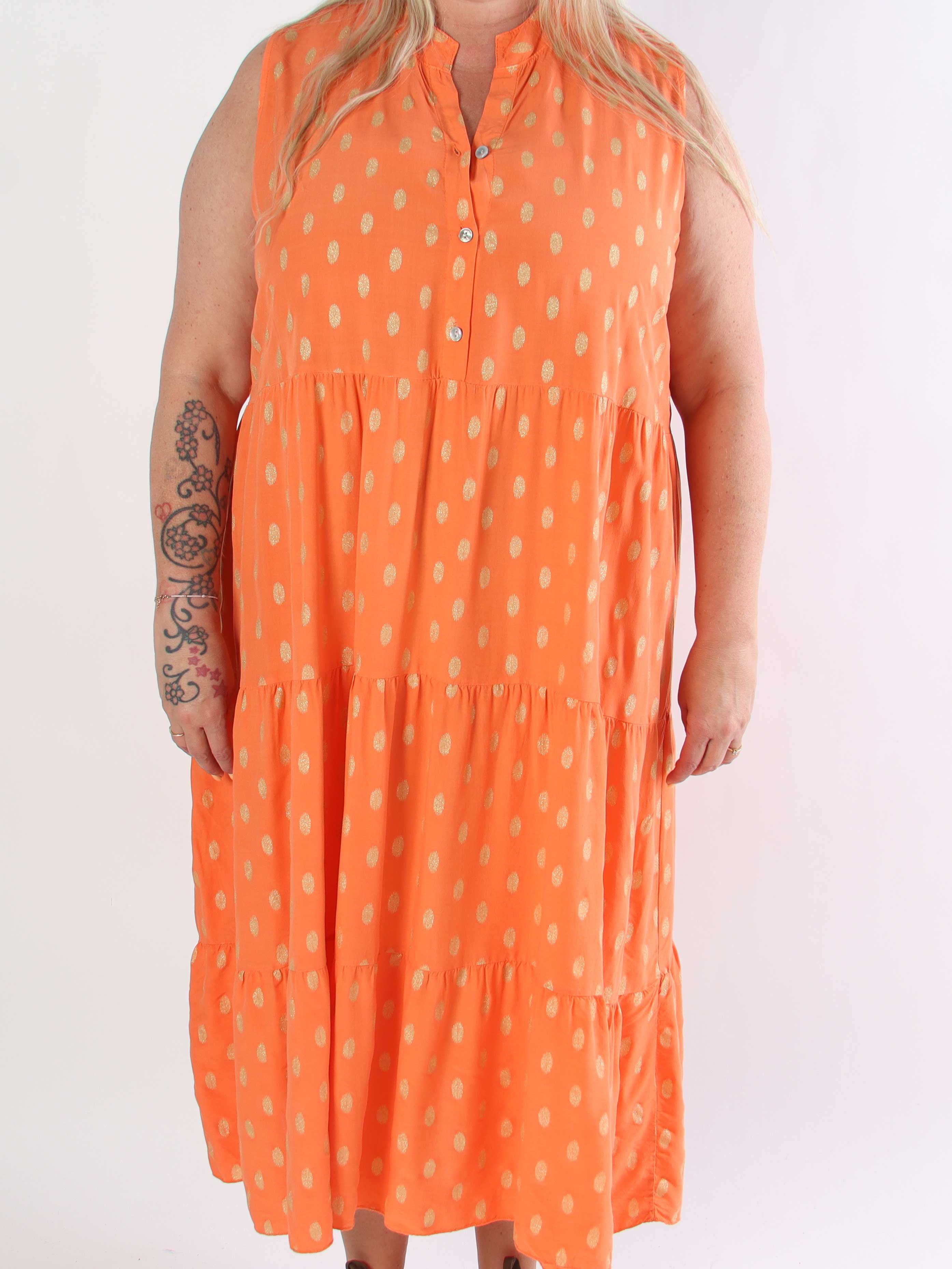 Dotti Gold Sleeveless - Plus size klänning med lager på lager look i viskos
