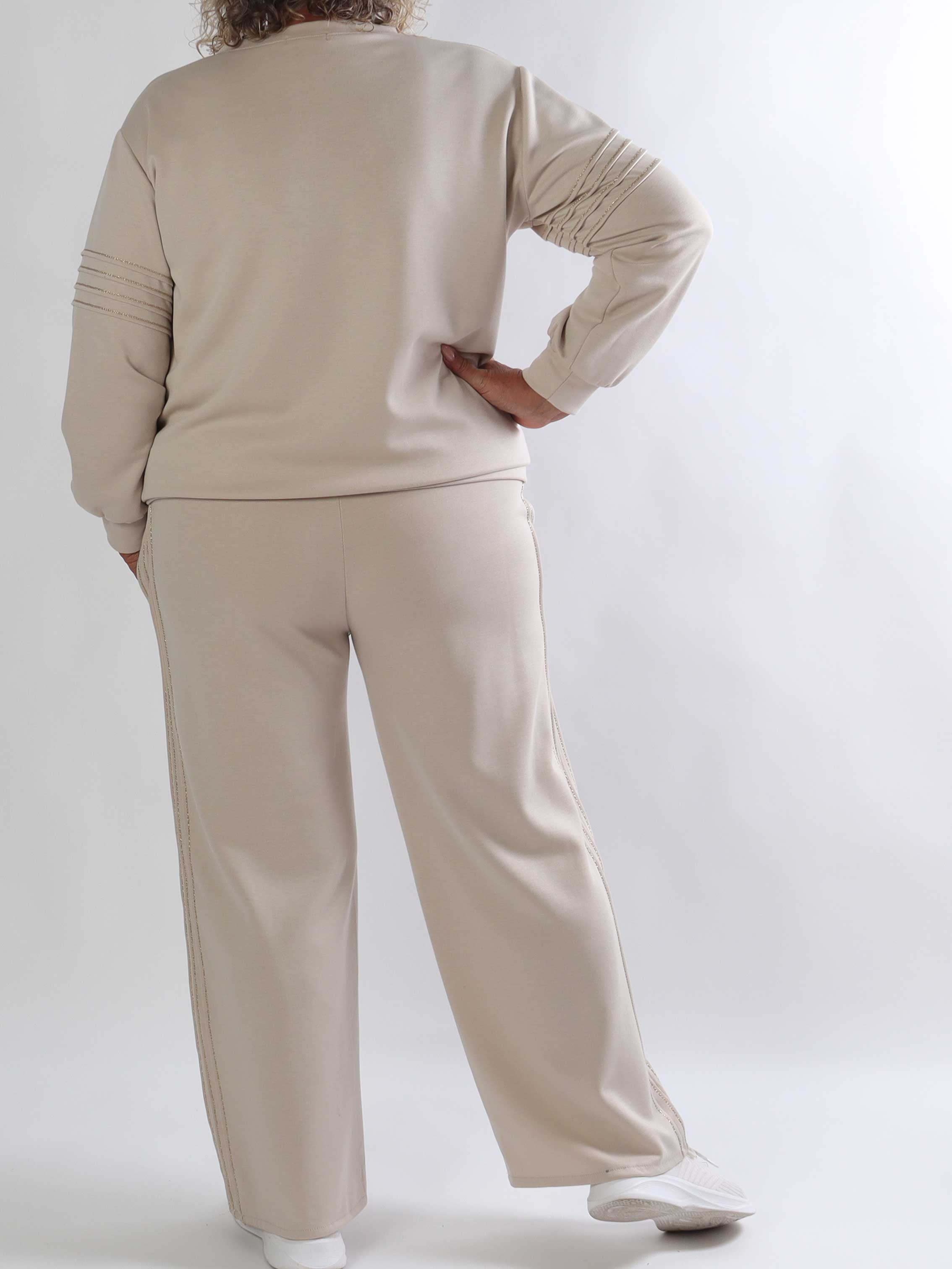 Dream – Mjukt plus size träningsoverallset i viskos med eleganta gulddetaljer