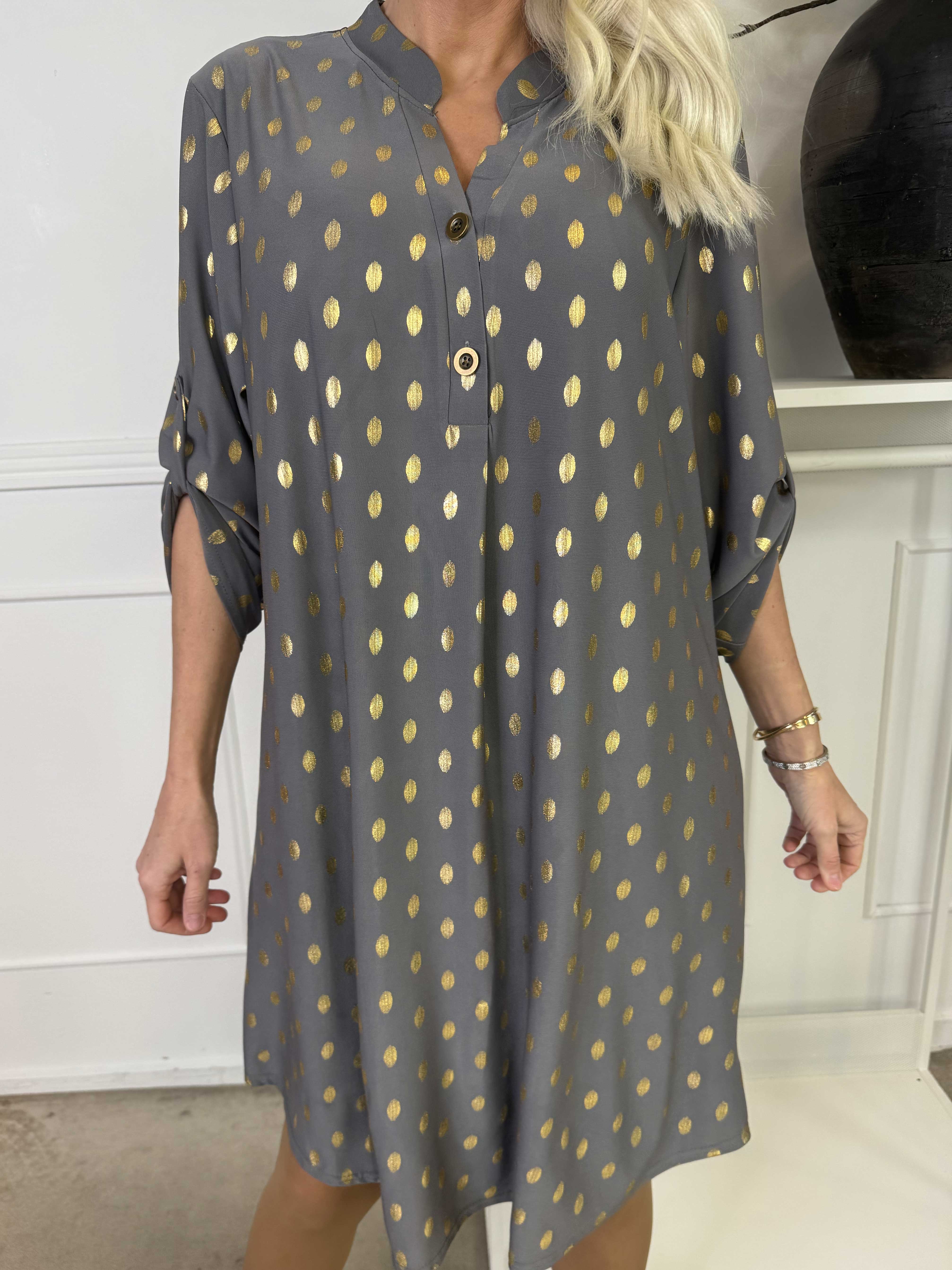 Ebba Gold Long - Elastisk klänning med guldprickar