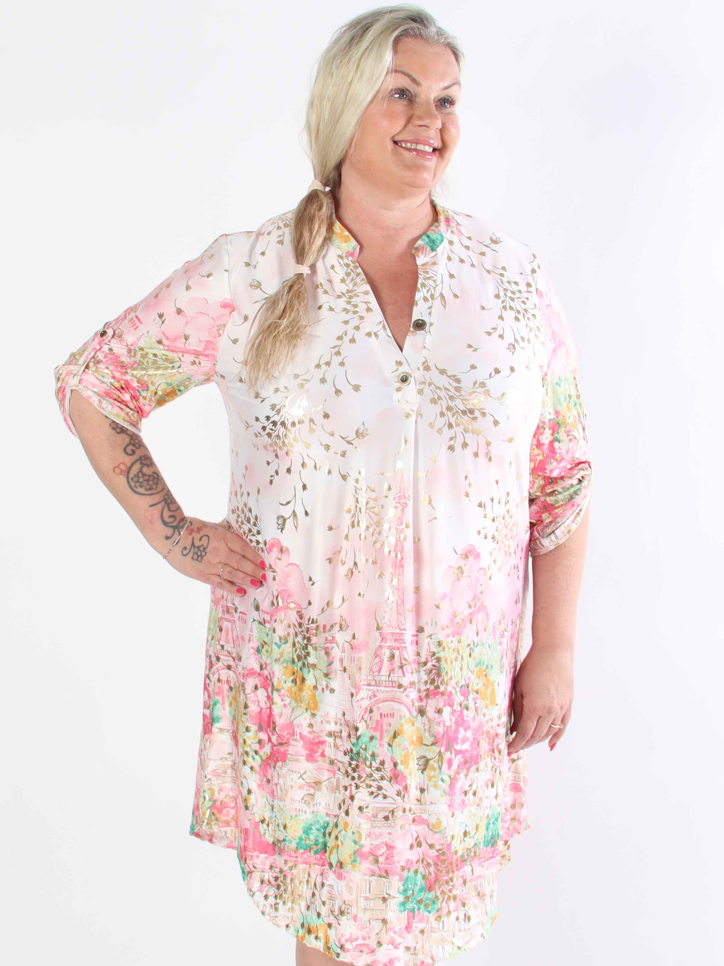 Ebba Paris Long - Elastisk mönstrad plus size klänning med gulddetaljer