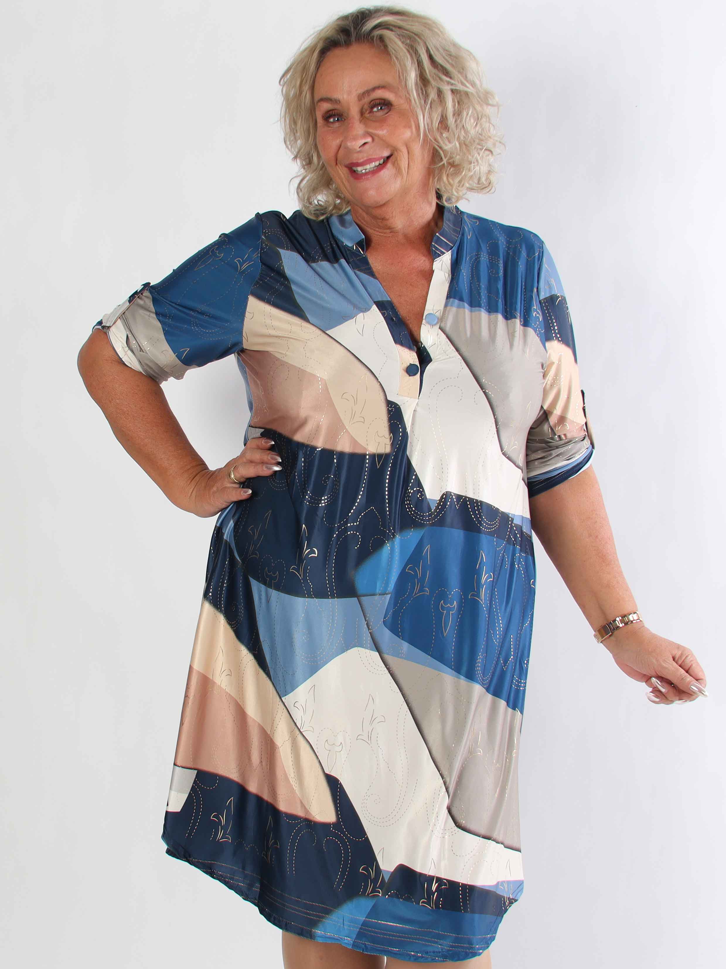 Ebba Abstract Long - Elastisk plus size klänning med fint guldmönster
