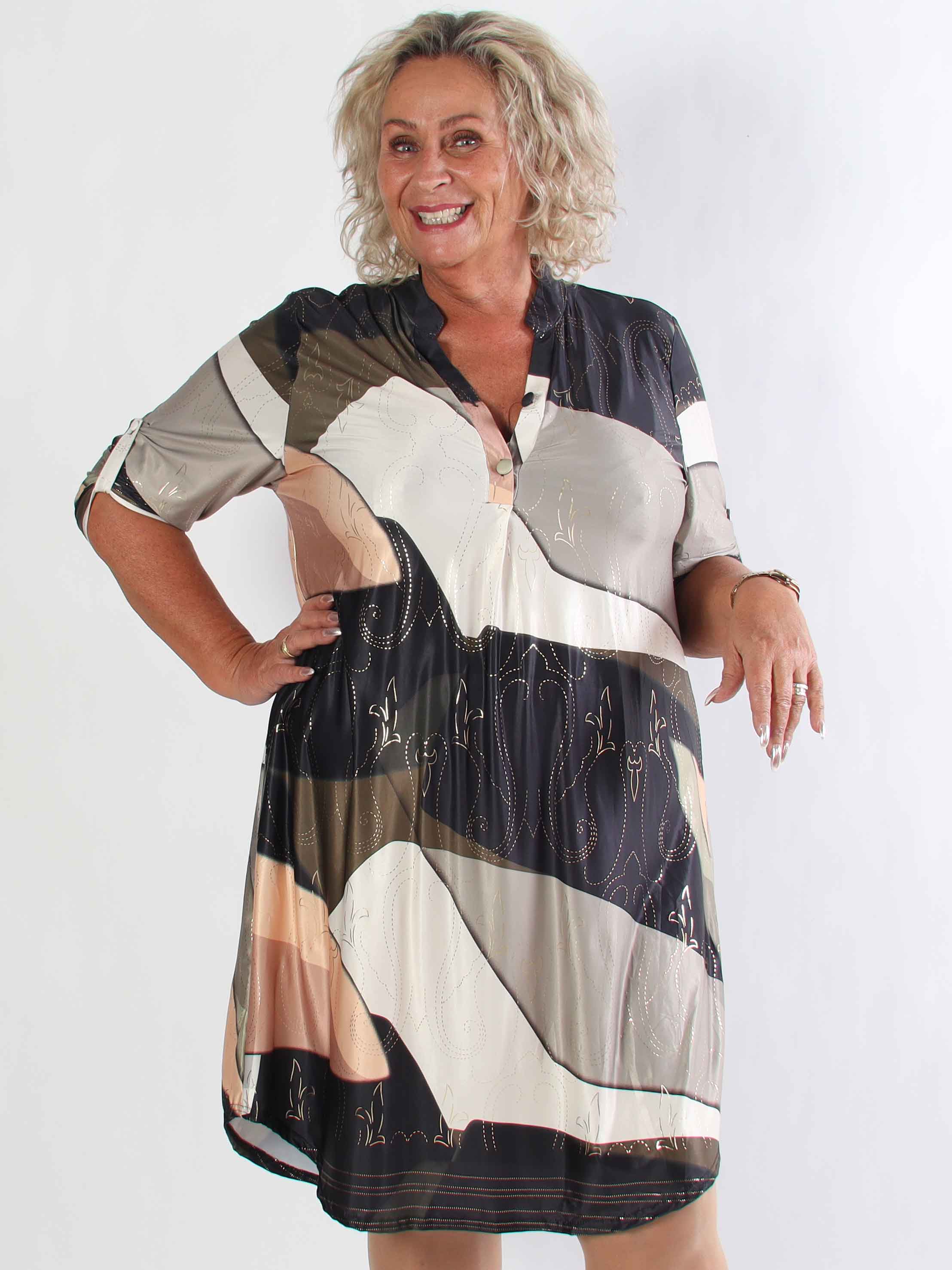 Ebba Abstract Long - Elastisk plus size klänning med fint guldmönster