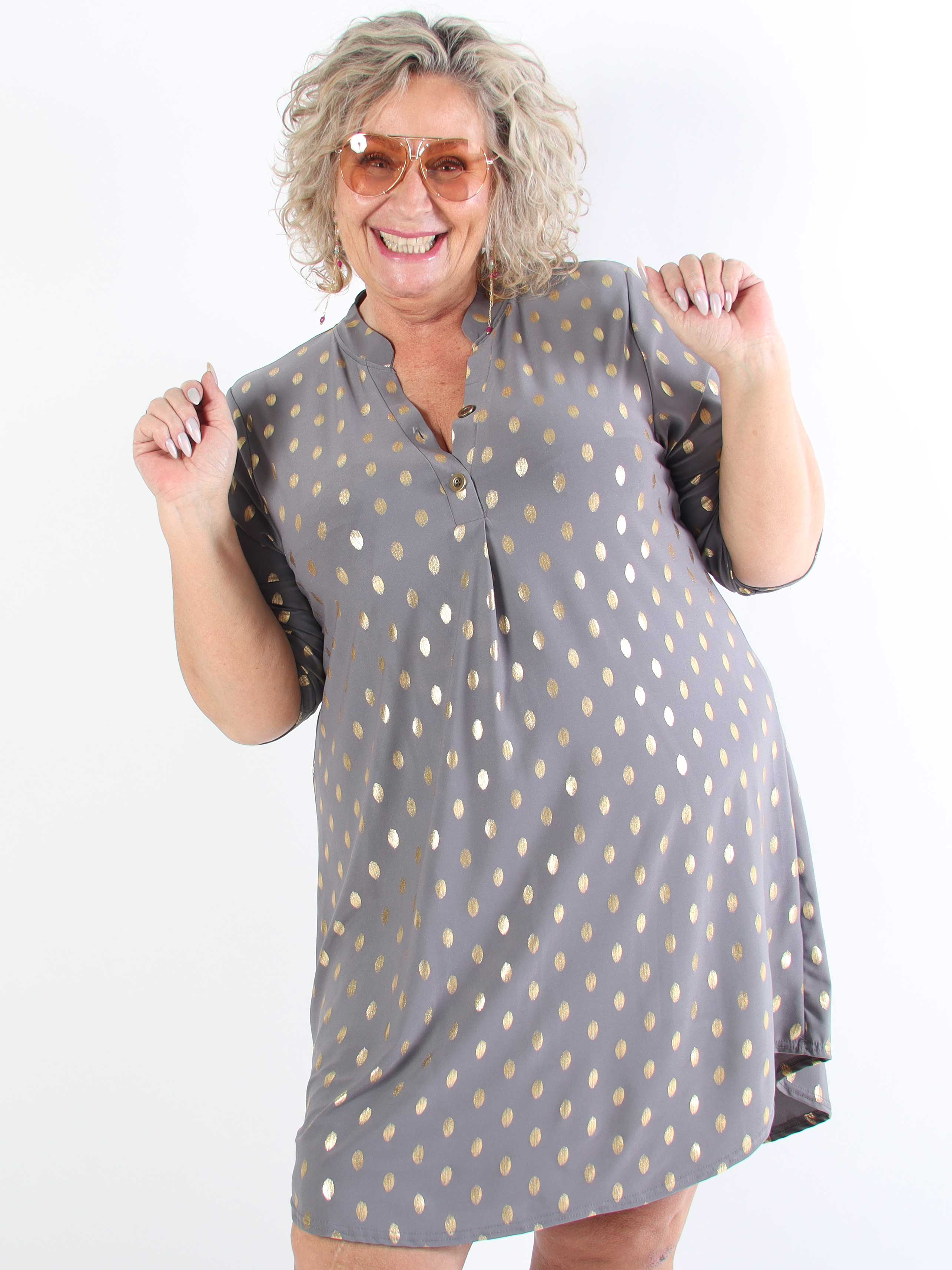 Ebba Gold Long - Elastisk plus size-klänning med guldprickar