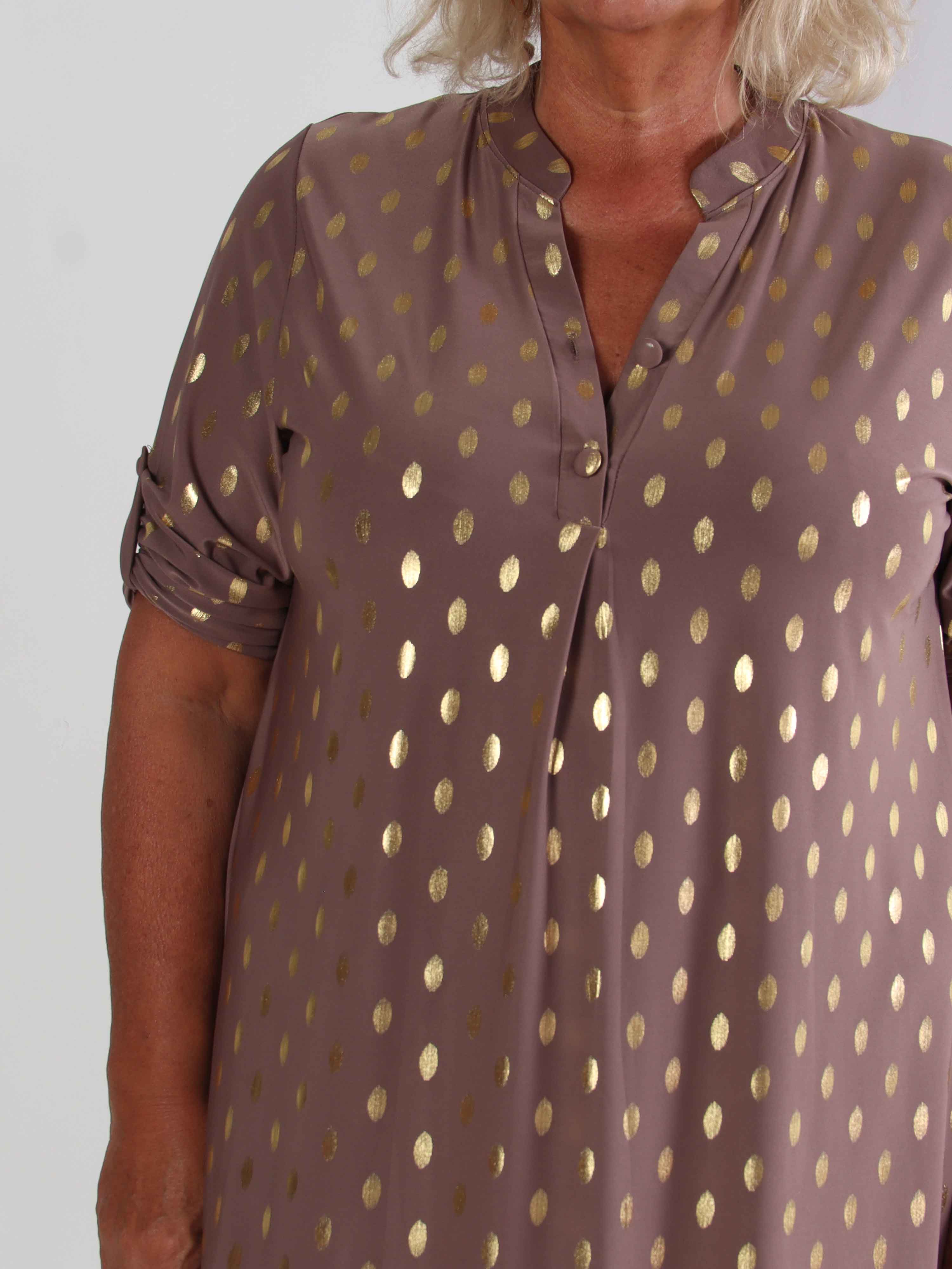 Ebba Gold Long - Elastisk plus size-klänning med guldprickar