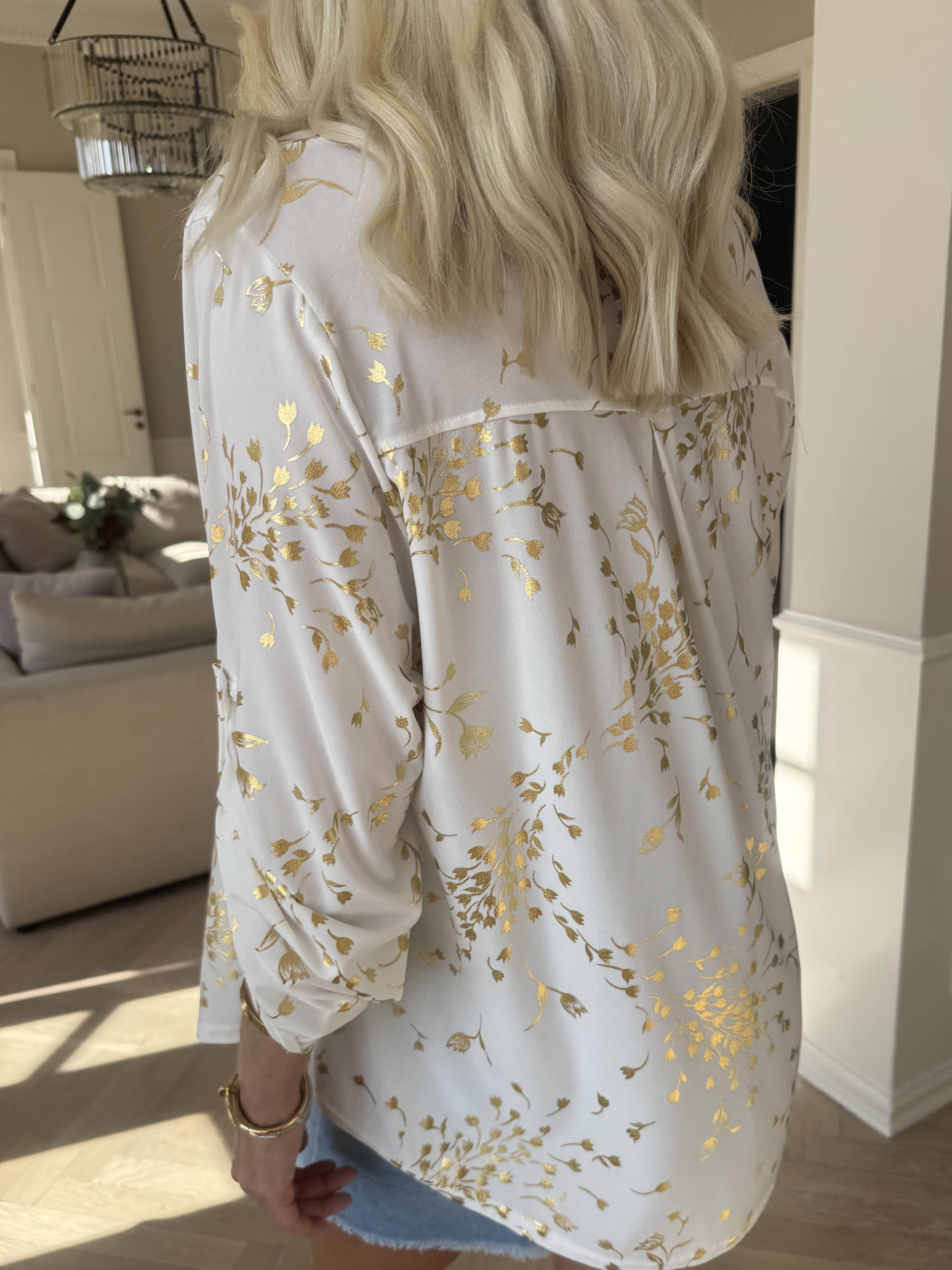 Ebba Gold Leaf Shirt - Elastisk blus mönstrad med bladguld