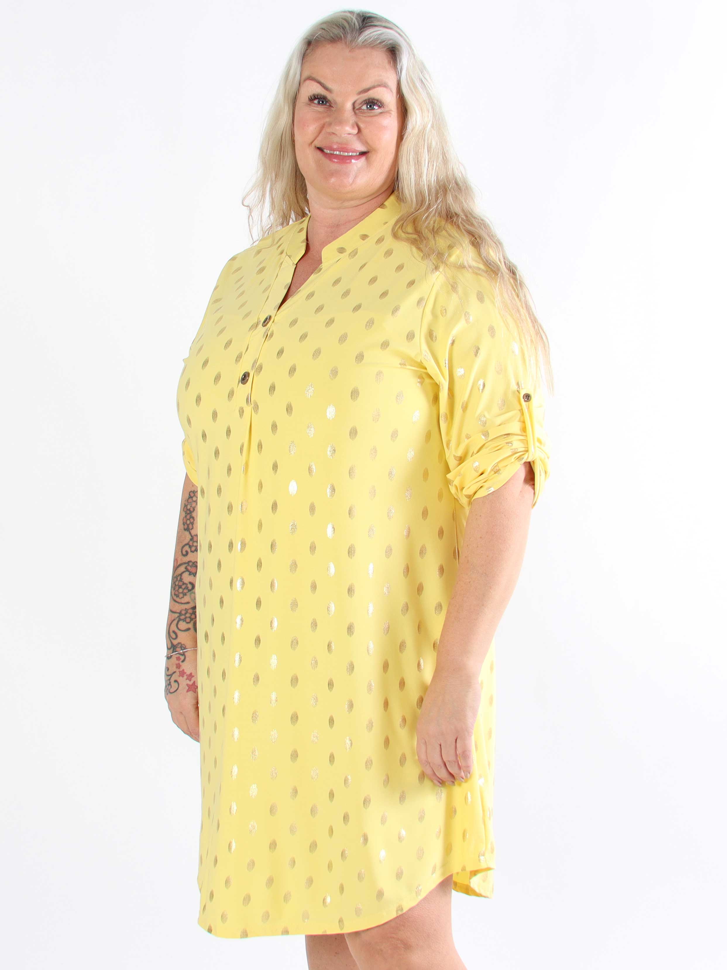 Ebba Gold Long - Elastisk plus size-klänning med guldprickar